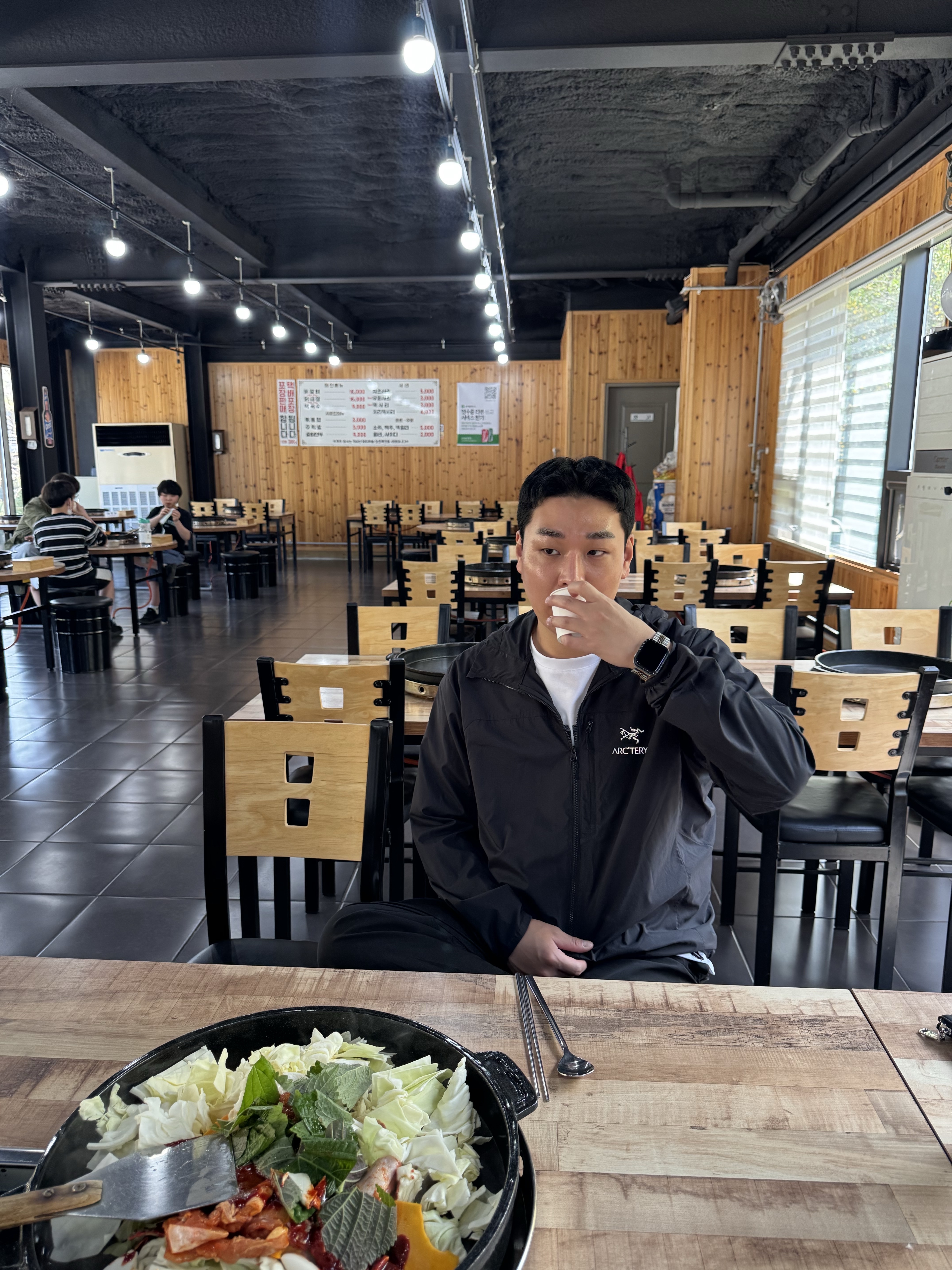 Arc'teryx Squamish Hoody Black 착용 스타일 - 1