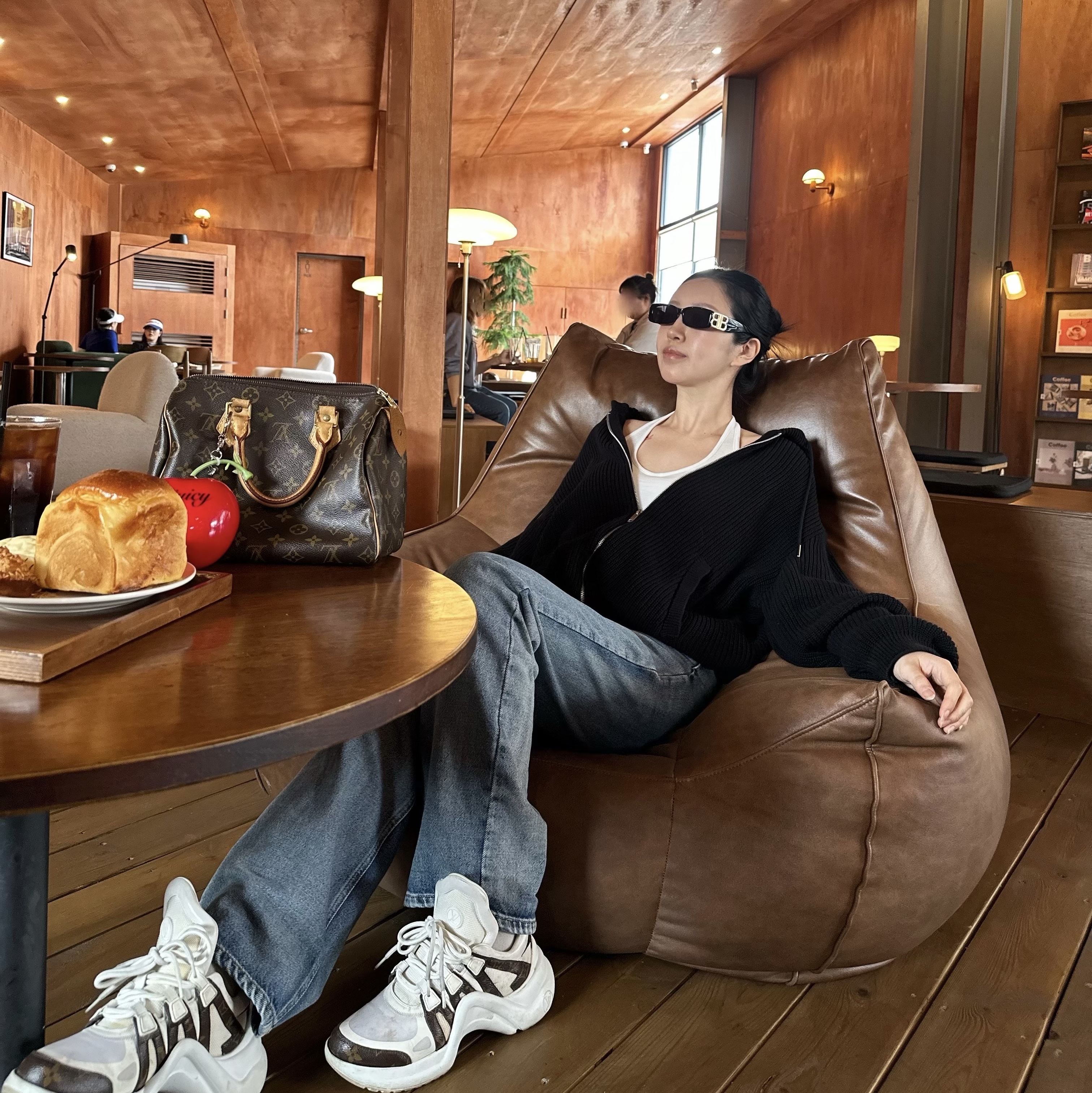 Louis Vuitton Archlight Sneakers L686065, (W) Balenciaga Dynasty Rectangle Sunglasses Black 착용 스타일 - 1