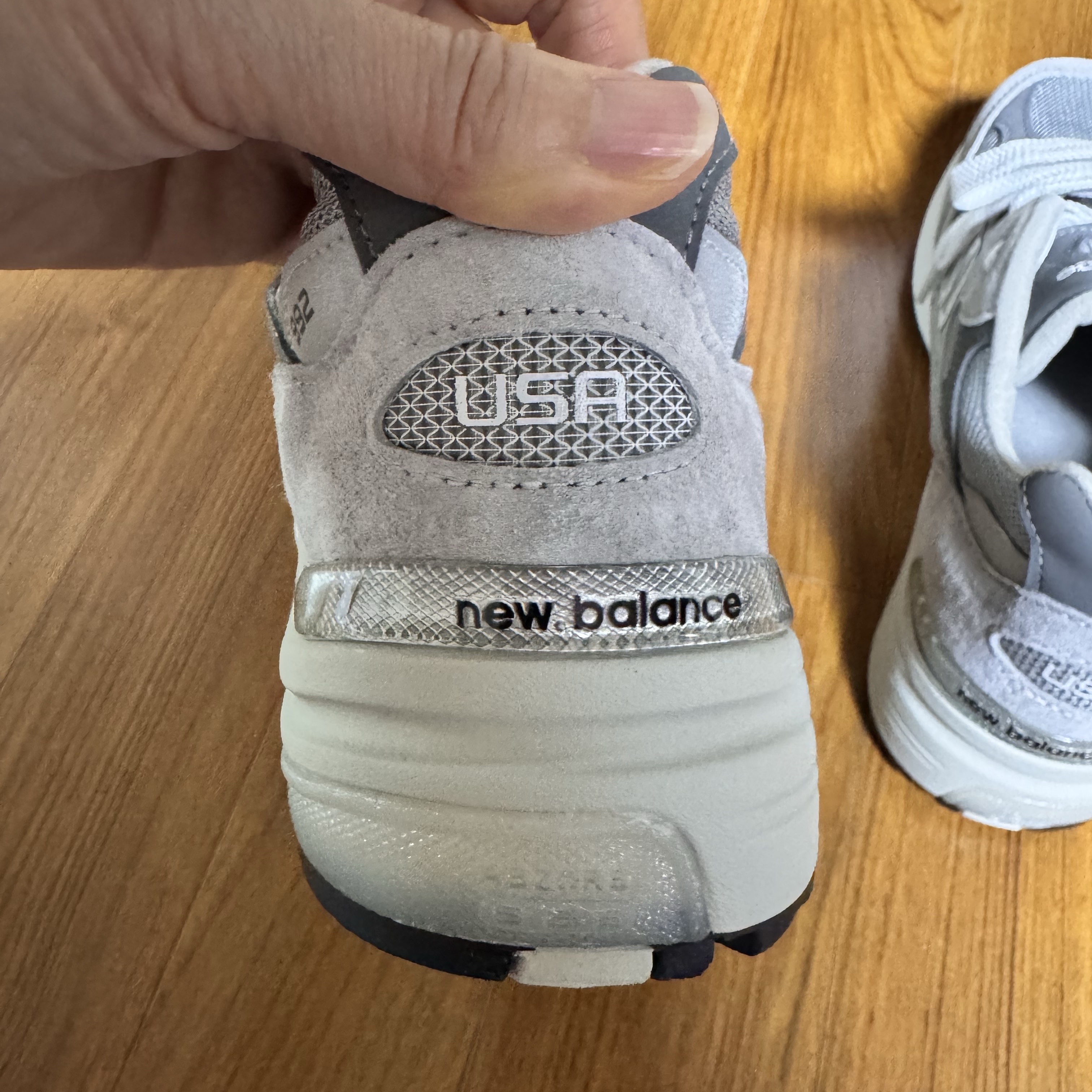 New Balance 992 Made in USA Core Grey Silver Metallic 착용 스타일