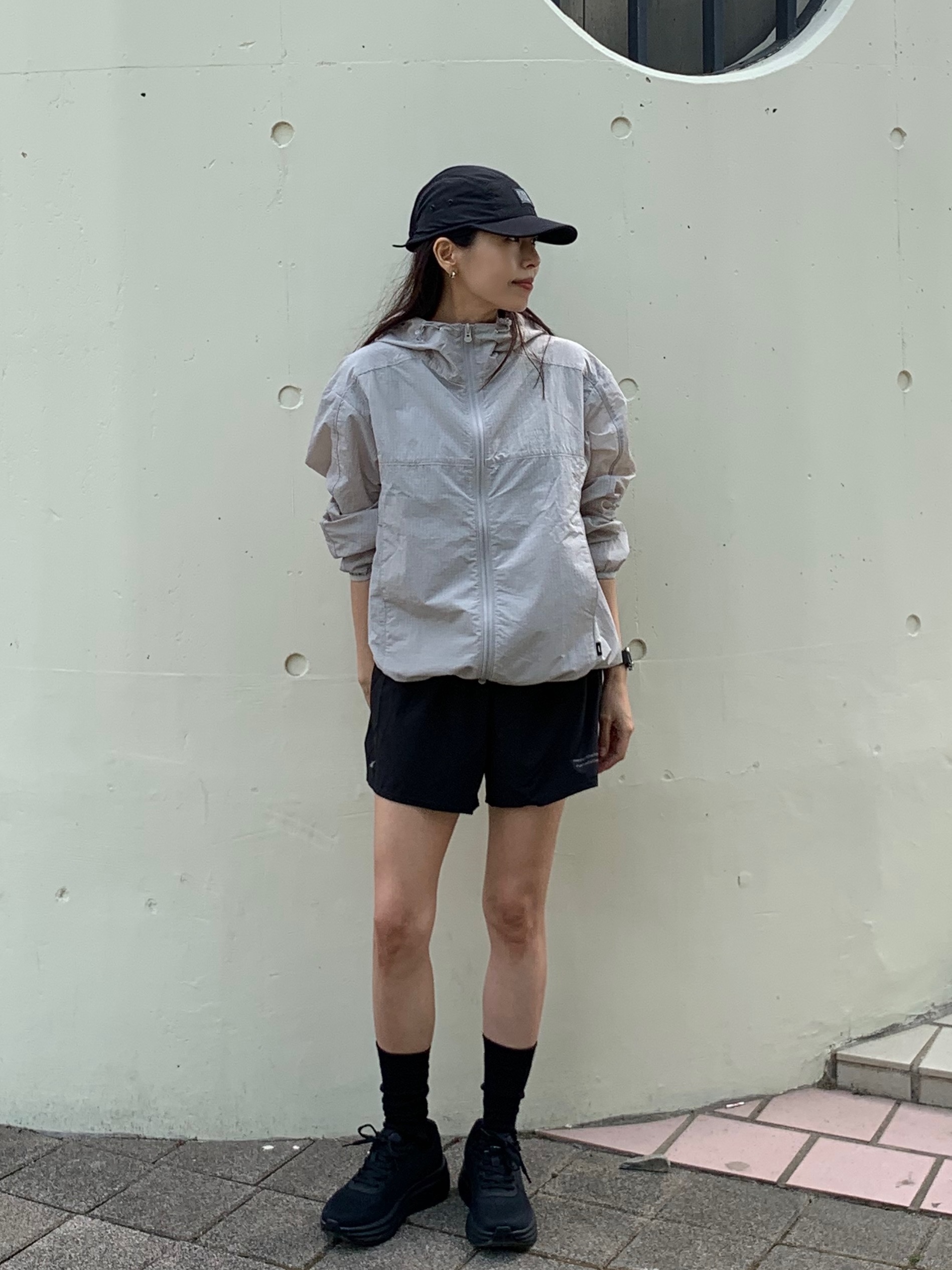 [KREAM 단독] runwhither Windbreaker Jacket V2 Gray, Supreme x Marithe Francois Girbaud Sport Camp Cap Black - 25SS 착용 스타일 - 2