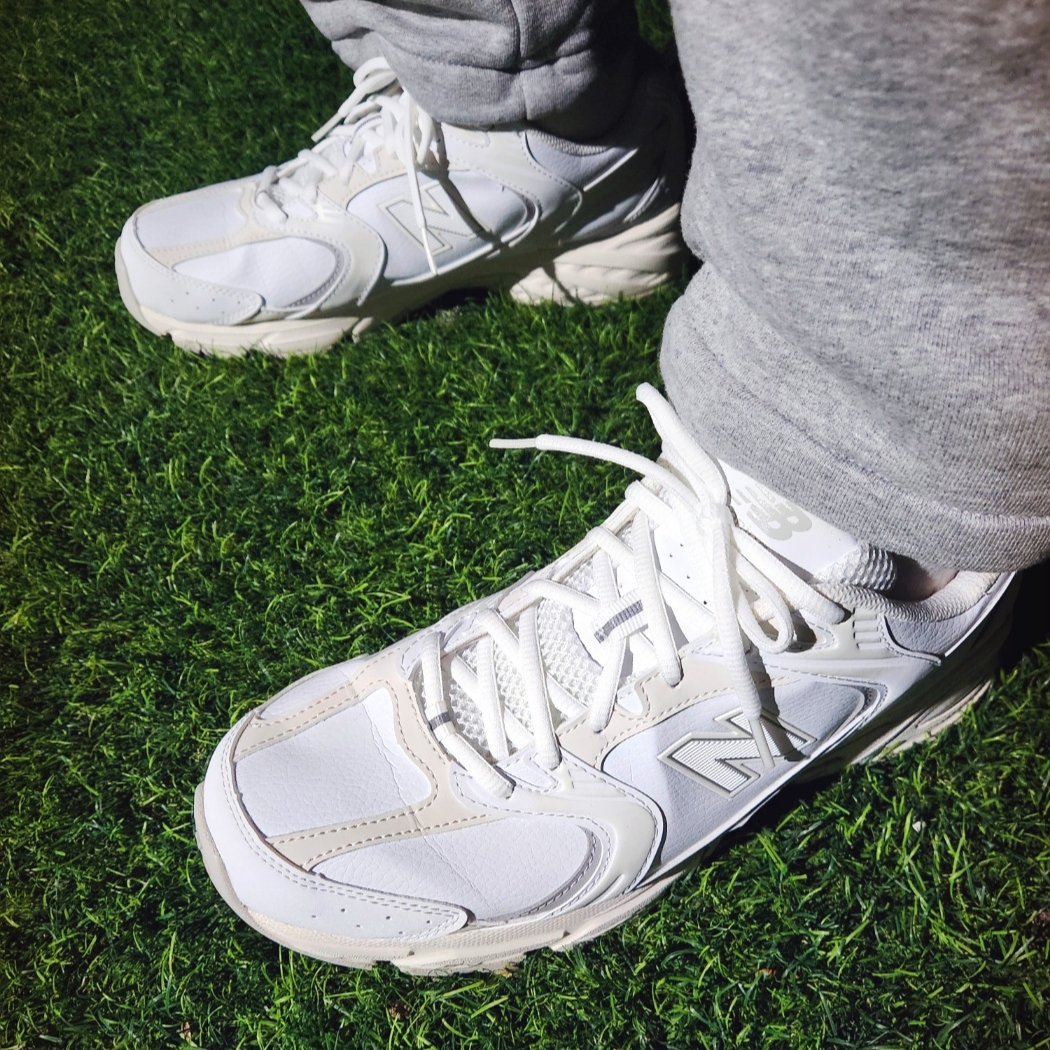 New Balance 530 White Cream 착용 스타일 - 5