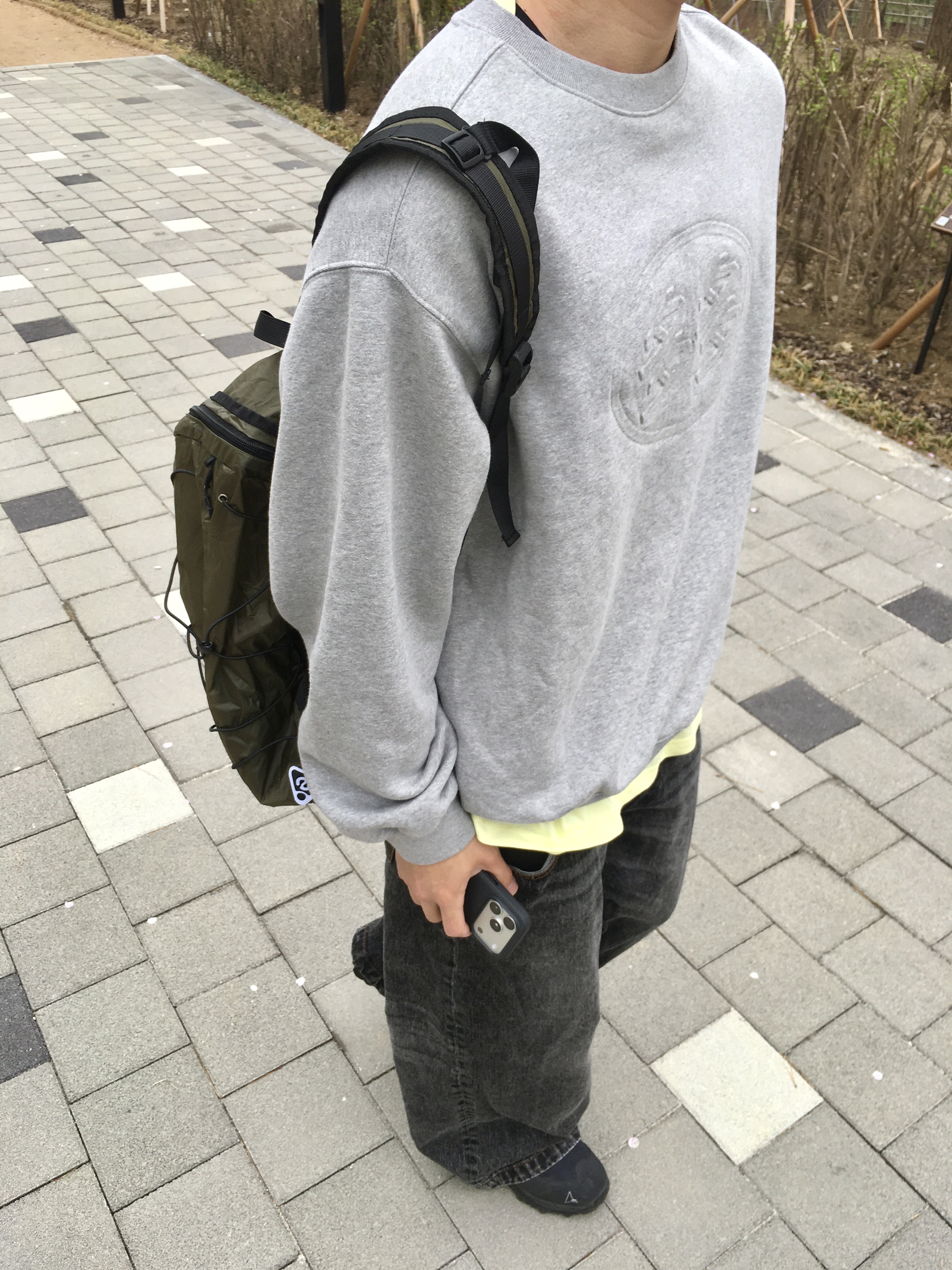 Dada Logo Embossed Crewneck Grey, Heisan Packable Daypack Cordura - Khaki 착용 스타일 - 1