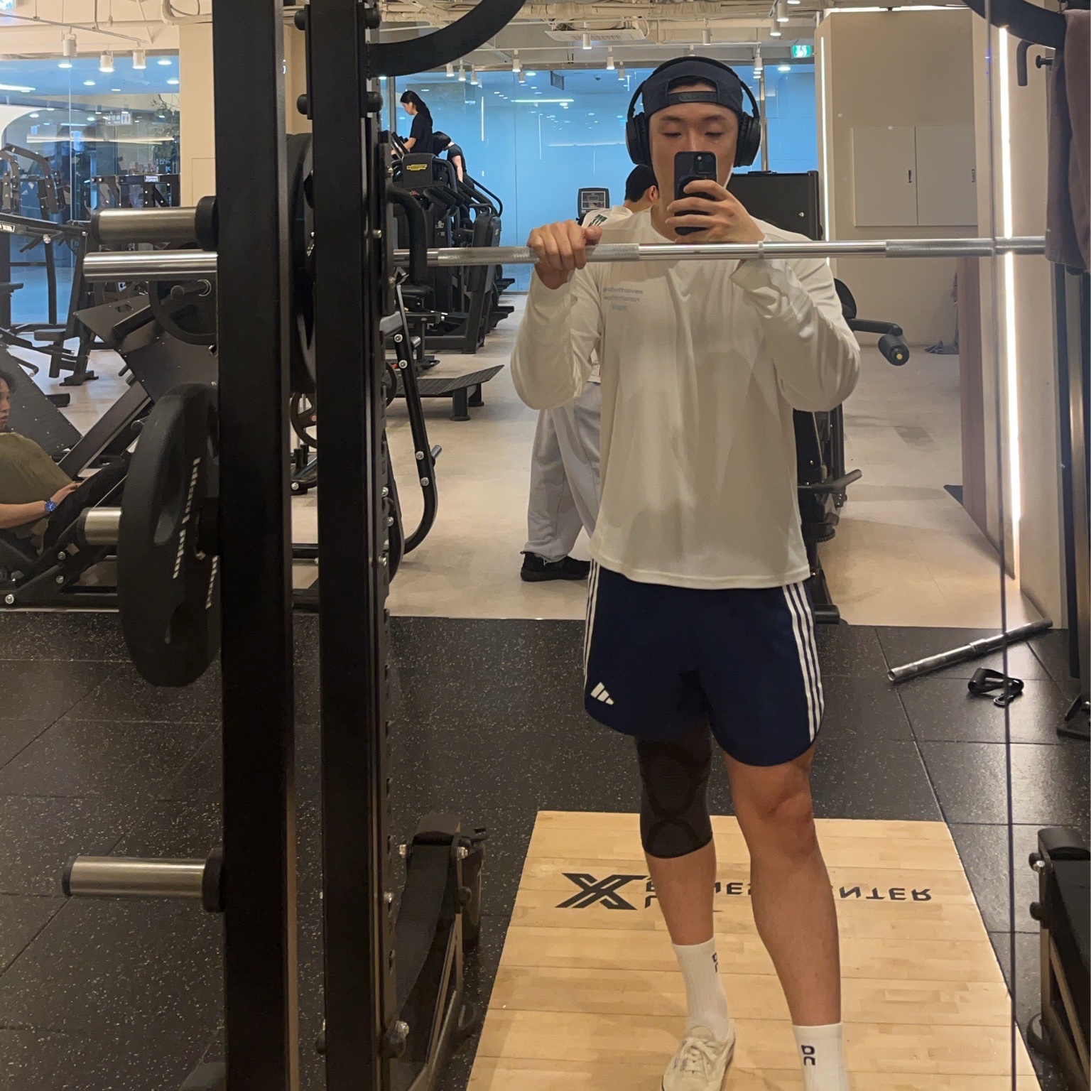 [KREAM 단독] runwhither Watch-Hole Sleeve White 착용 스타일