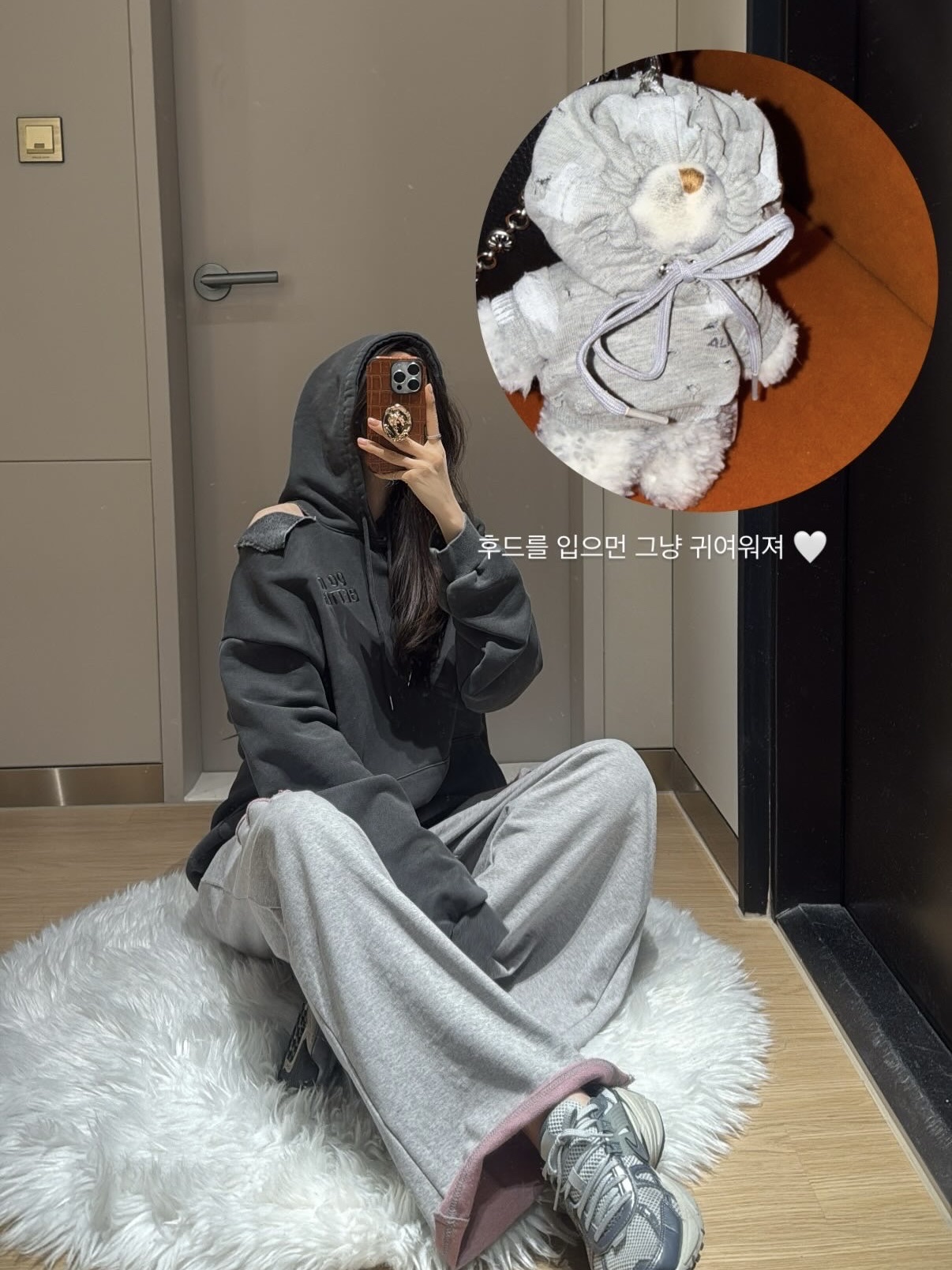 Nike V2K Run Pure Platinum Wolf Grey, Nike V2K Run Summit White Metallic Silver 착용 스타일