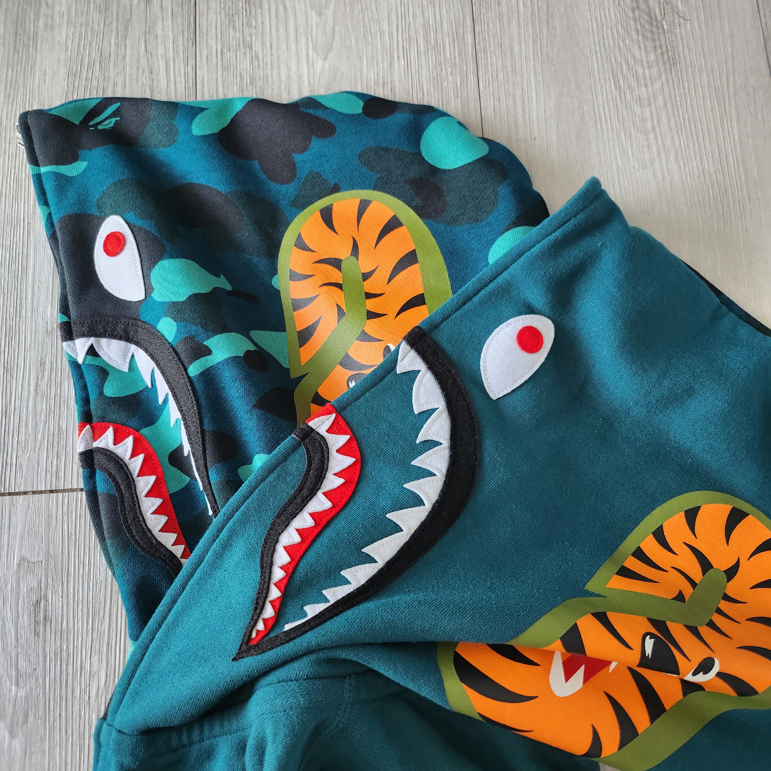 BAPE Color Camo Shark Full Zip Double Hoodie Green 착용 스타일 - 2