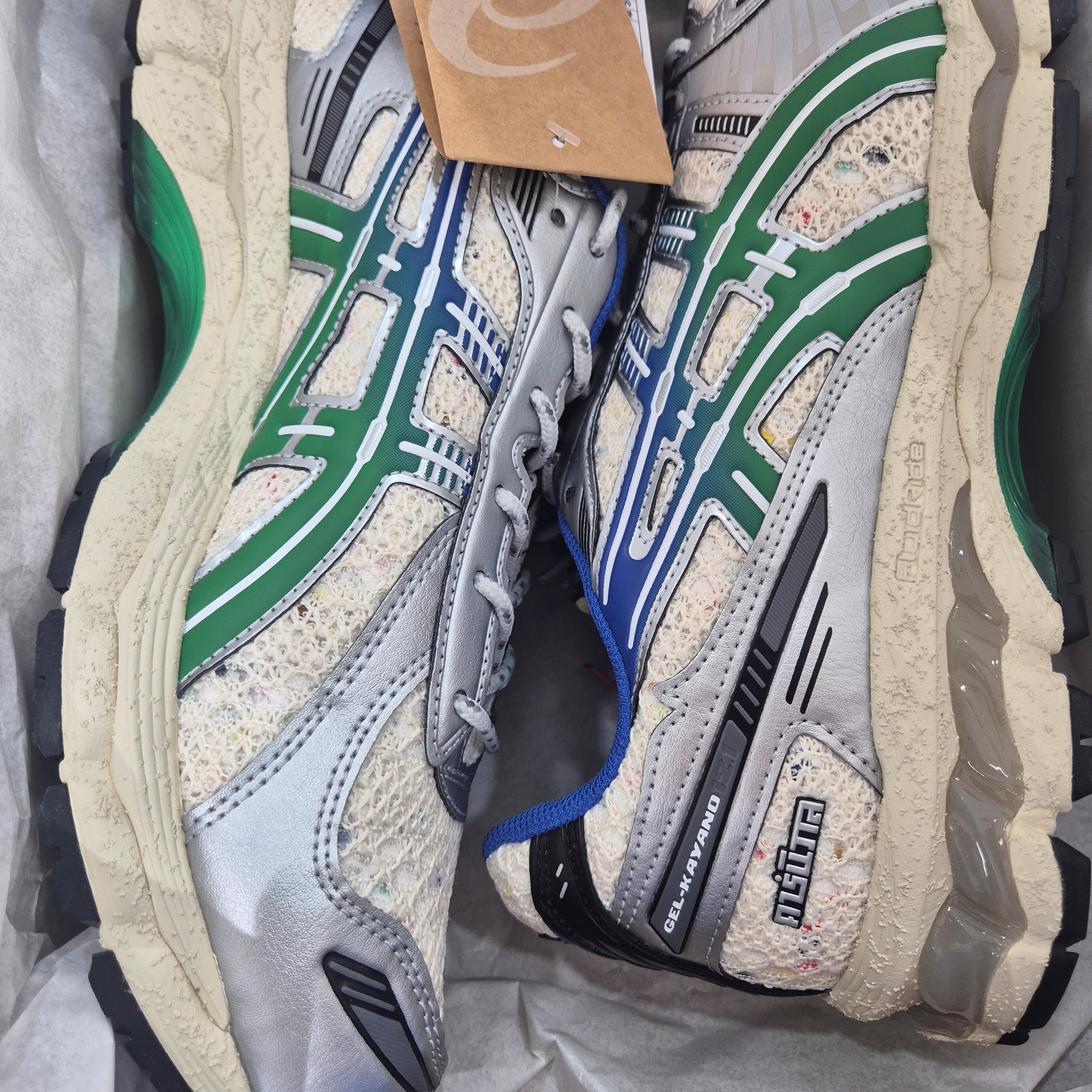 Asics x Carnival Gel-Kayano 12.1 Cream Green Basil 착용 스타일