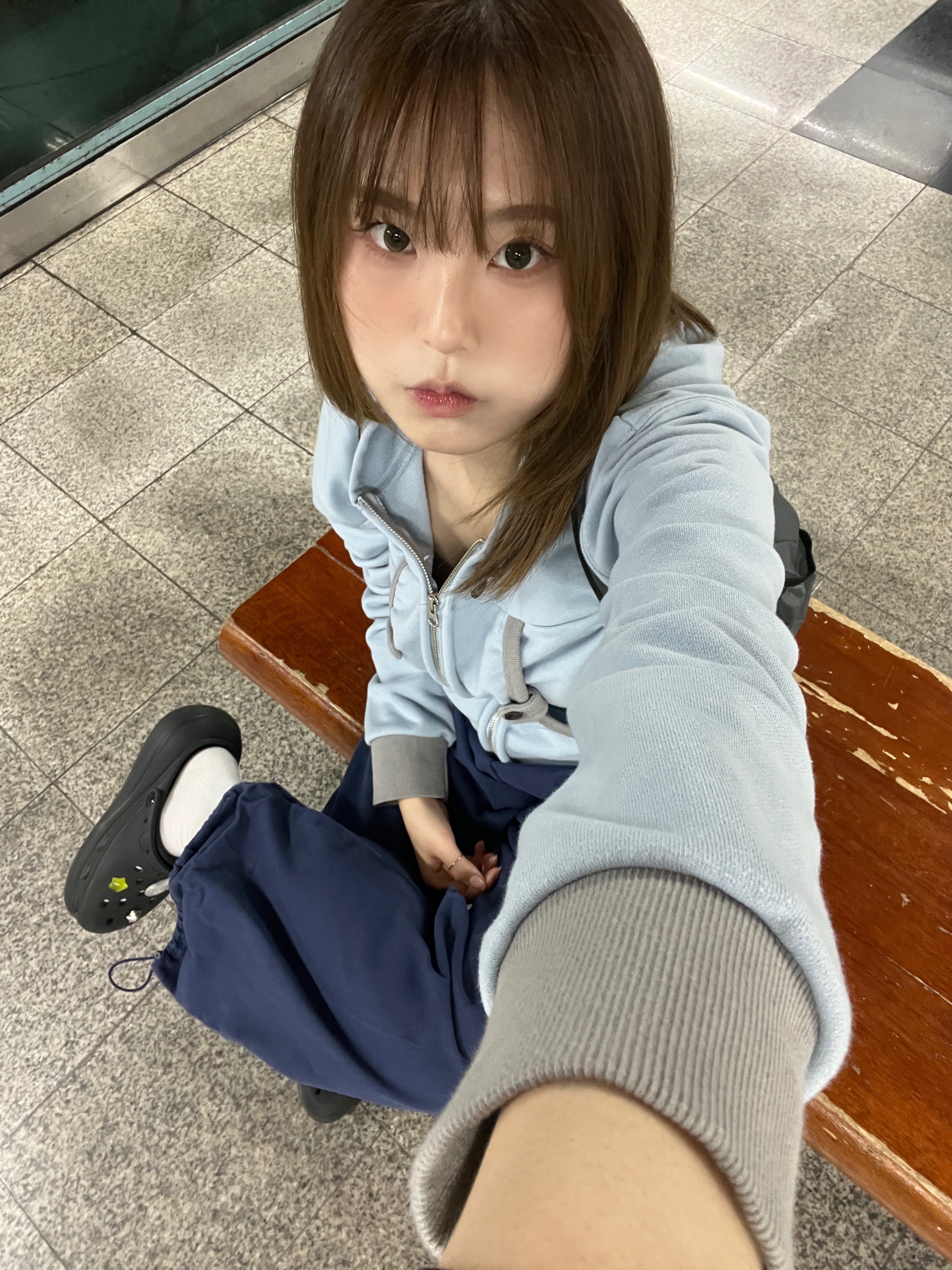 Crocs Classic Crush Clog Black 착용 스타일