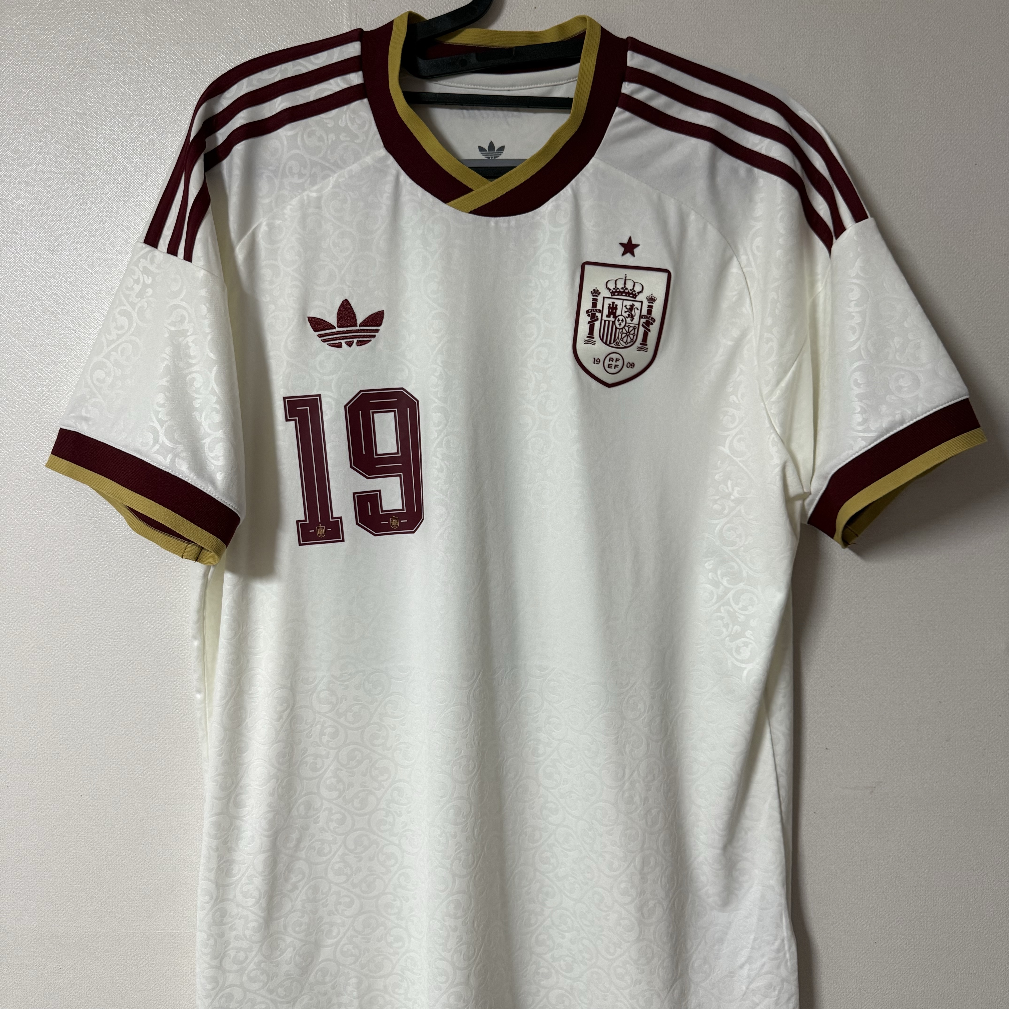 Adidas Spain 2026 Away Jersey Off White - KR Sizing (Non Marking Ver.) 착용 스타일 - 2