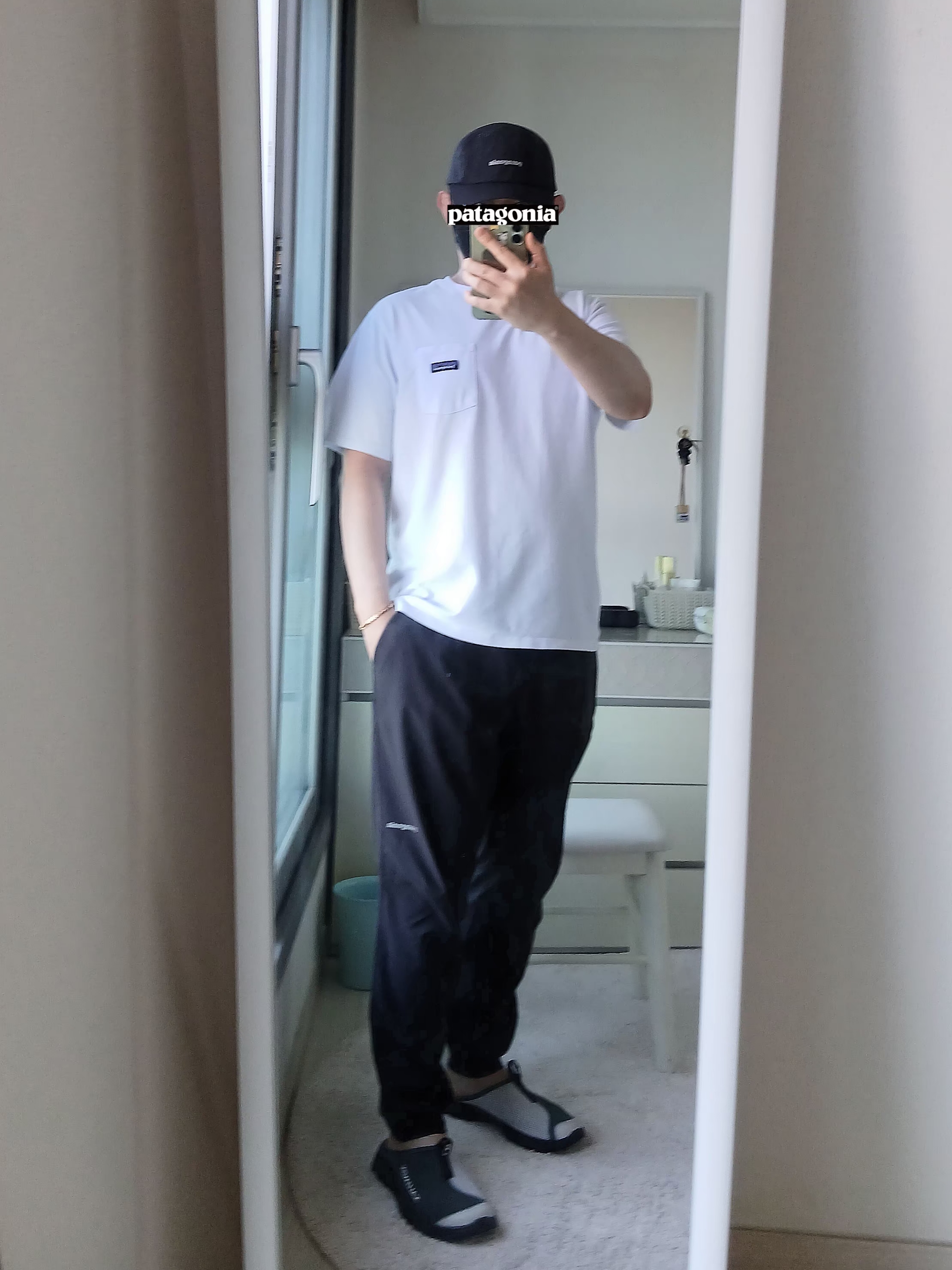 Patagonia Daily Pocket Short Sleeve T-Shirt Birch White, Patagonia Terrebonne Joggers Black 착용 스타일 - 7