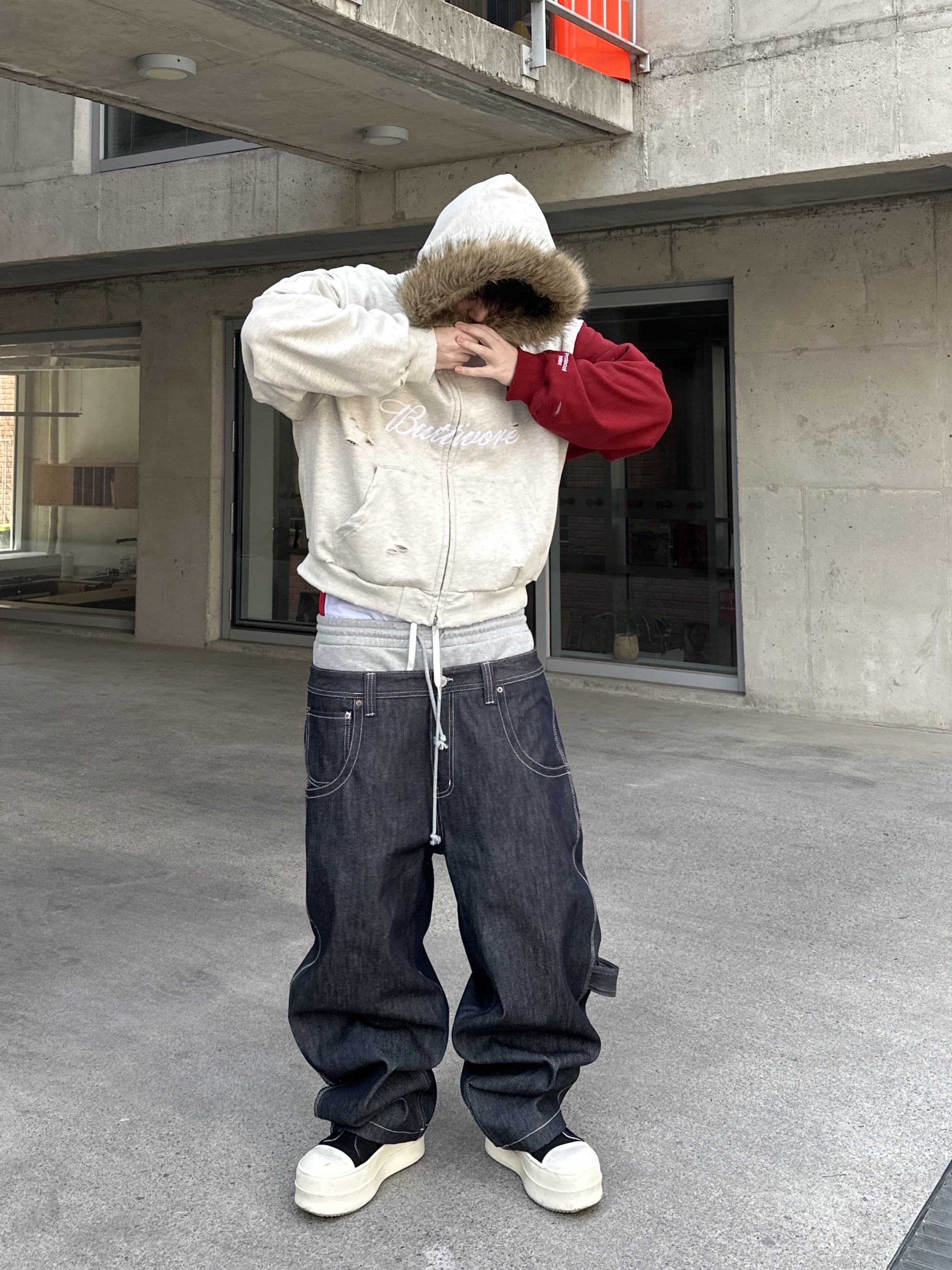 Protocol Index 3 Layered Denim Pants Indigo Blue, Protocol Index Buttivore Fur Lining Zip Hoodie Oatmeal Melange 착용 스타일 - 1