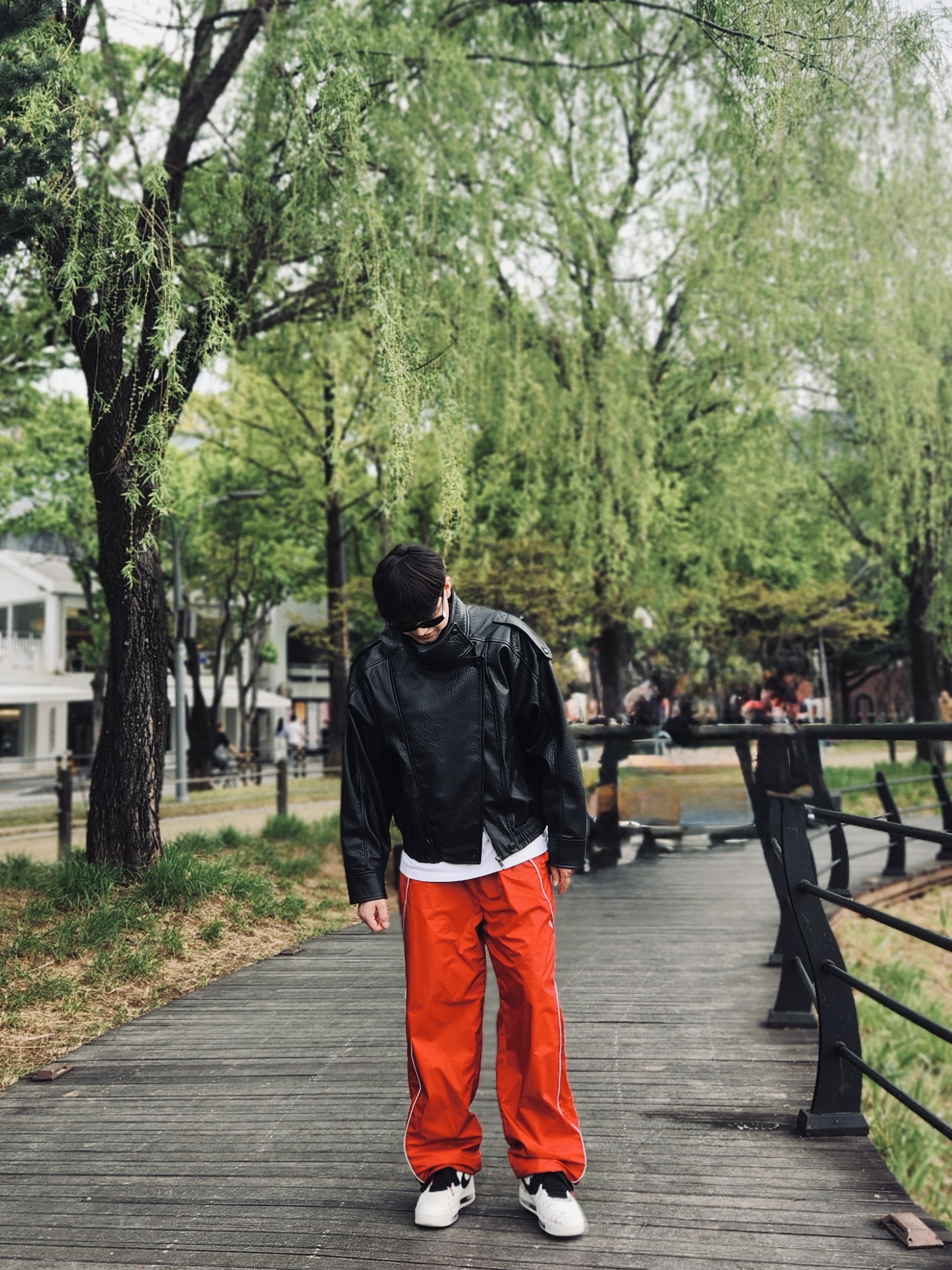 Kiiace Reflect Track Pants Red, Zara Faux Leather Jacket Black 착용 스타일