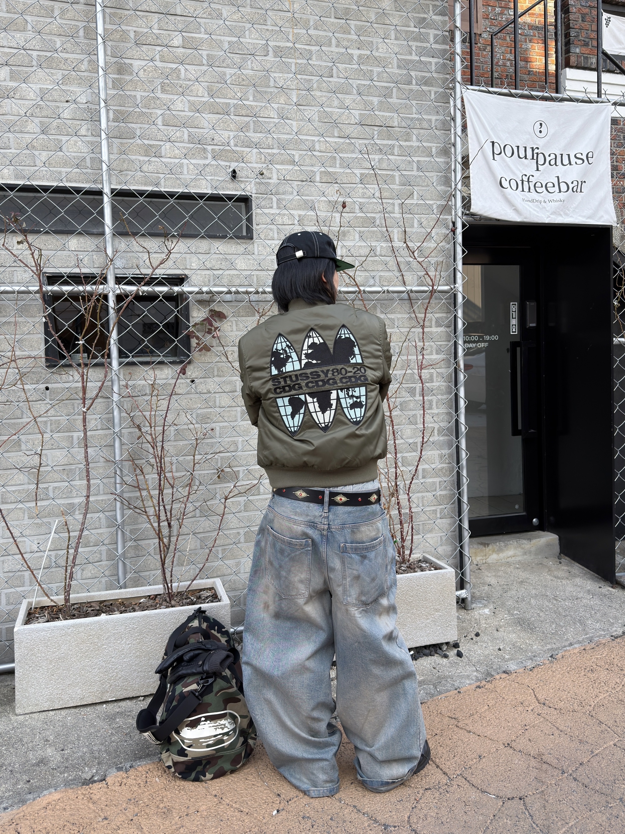Stussy x CDG MA-1 Jacket Olive 착용 스타일 - 1