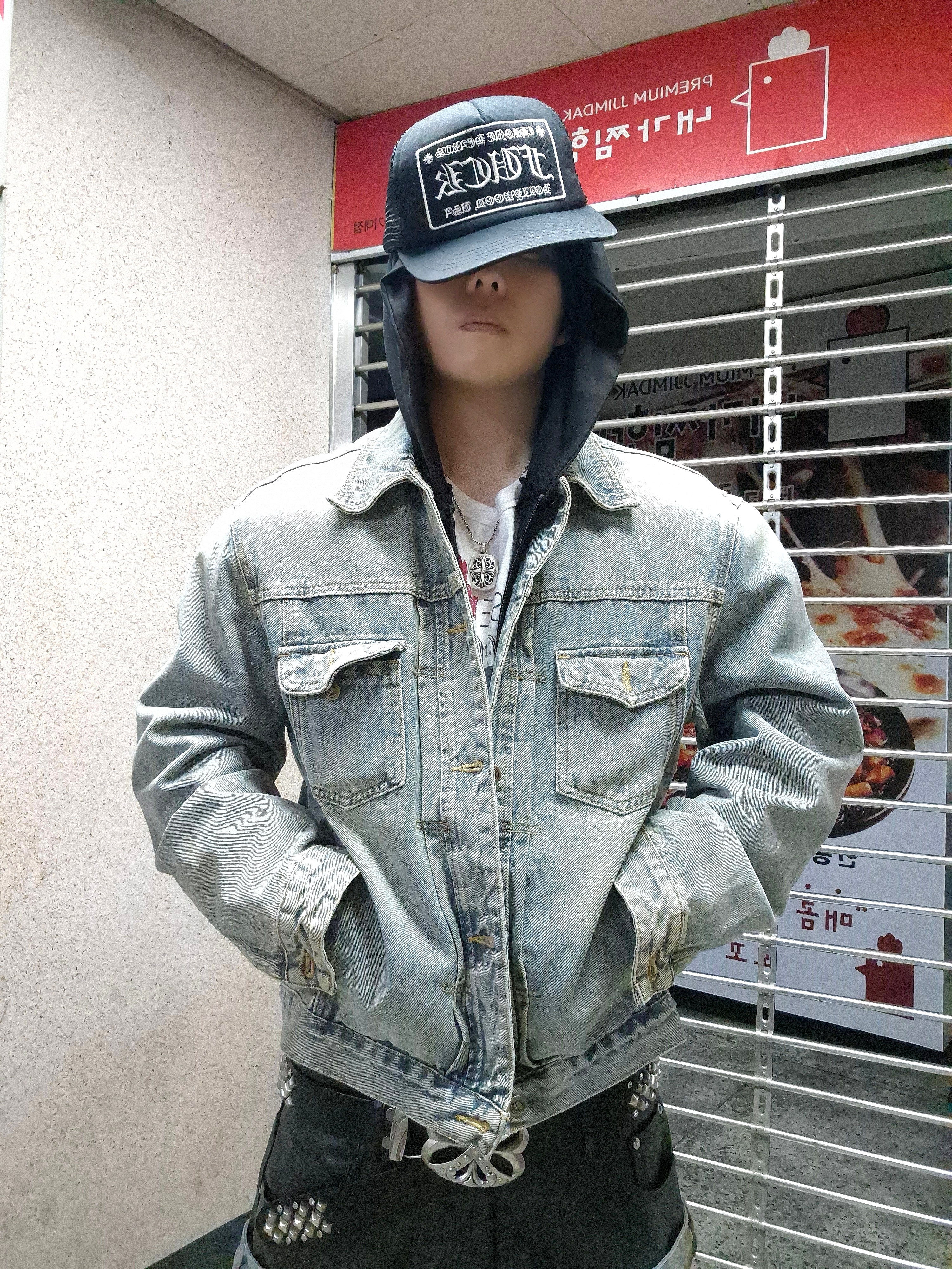 Chrome Hearts Fuck Hollywood Trucker Hat Black 착용 스타일 - 1