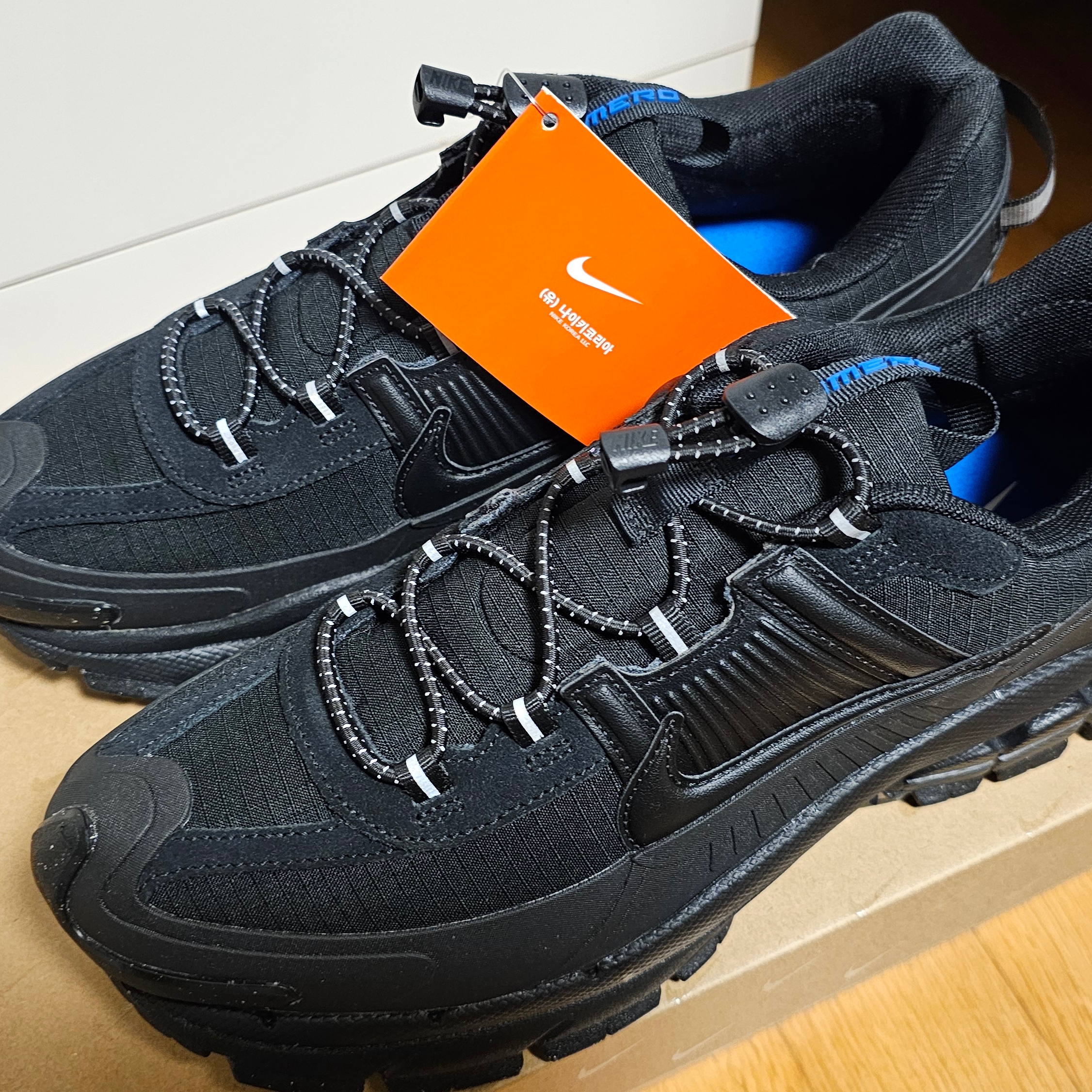 Nike Zoom Vomero Roam Black Racer Blue 착용 스타일