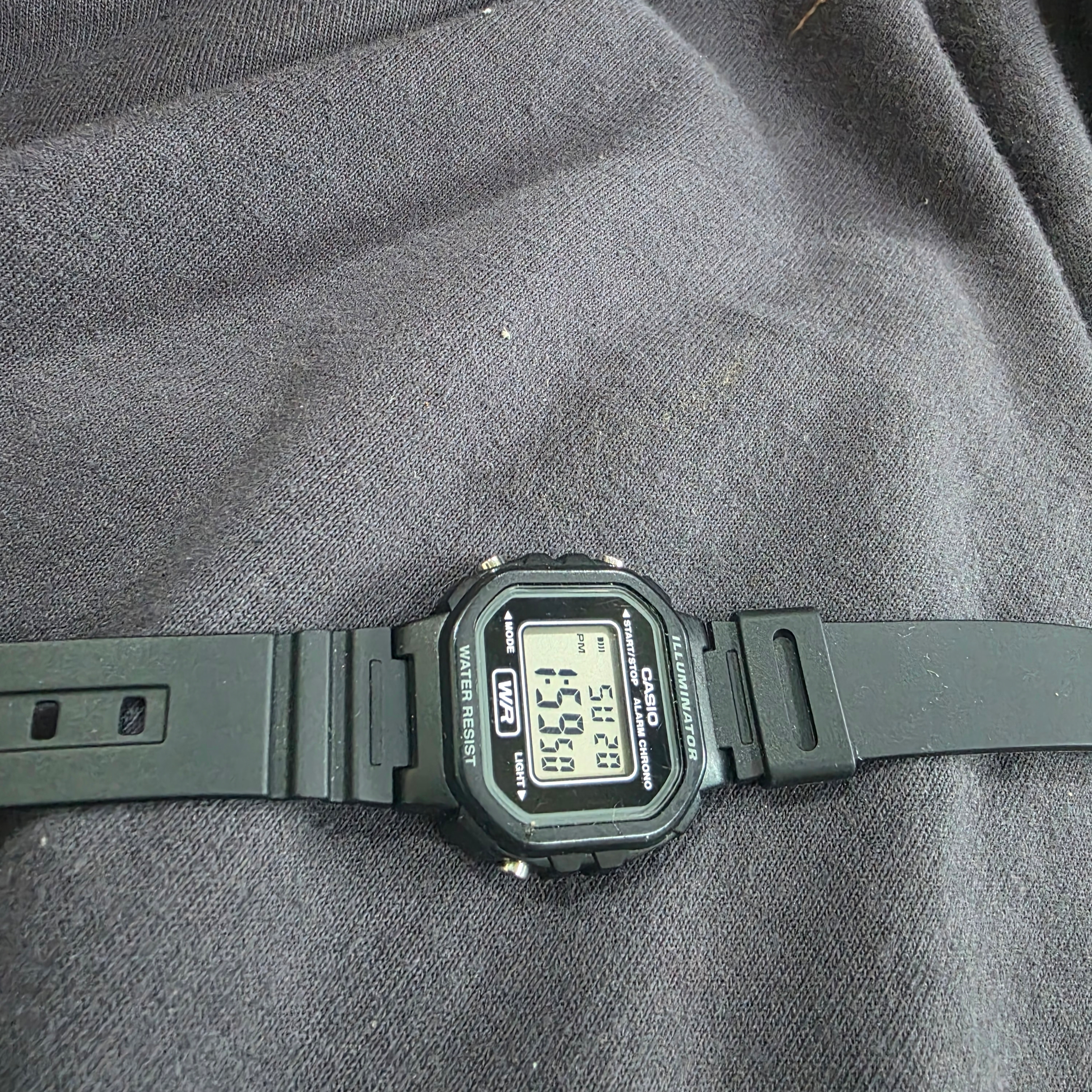 Casio LA-20WH-1B 착용 스타일