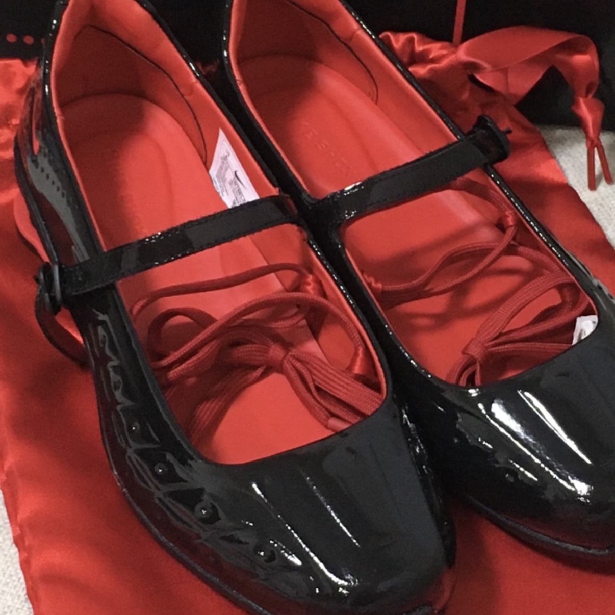 (W) Nike x Labelhood Shox Z Calistra Black and University Red 착용 스타일 - 1