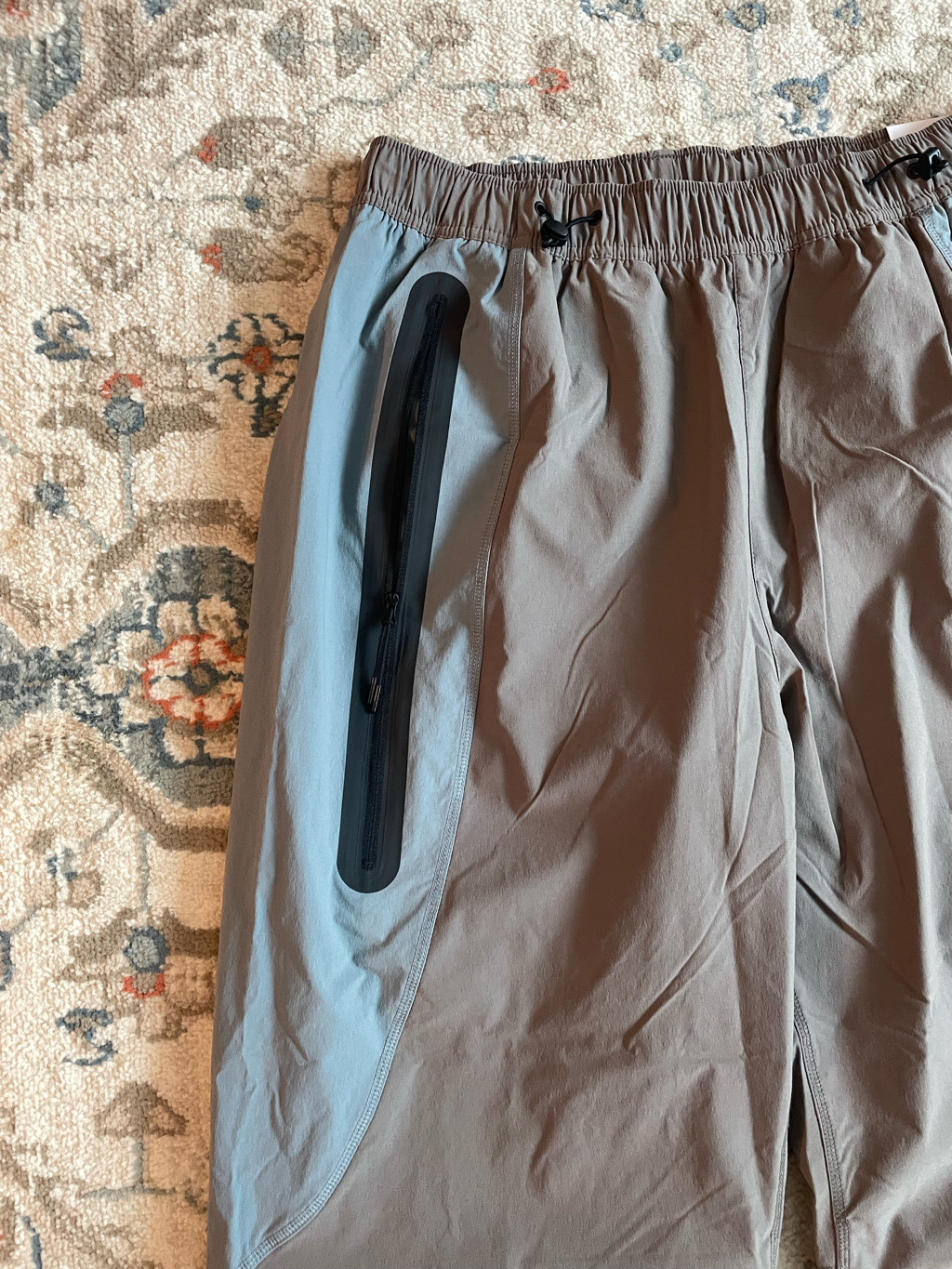 Nike Tech Dri-Fit Woven Colour Block Oversized Trousers Cave Stone Cool Grey - Asia 착용 스타일 - 3