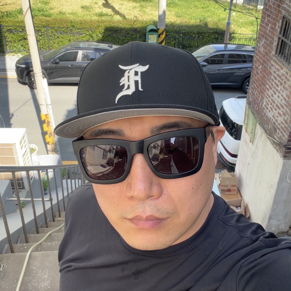 New Era x Fear of God 59FIFTY Chicago White Sox Fitted Cap Black 착용 스타일