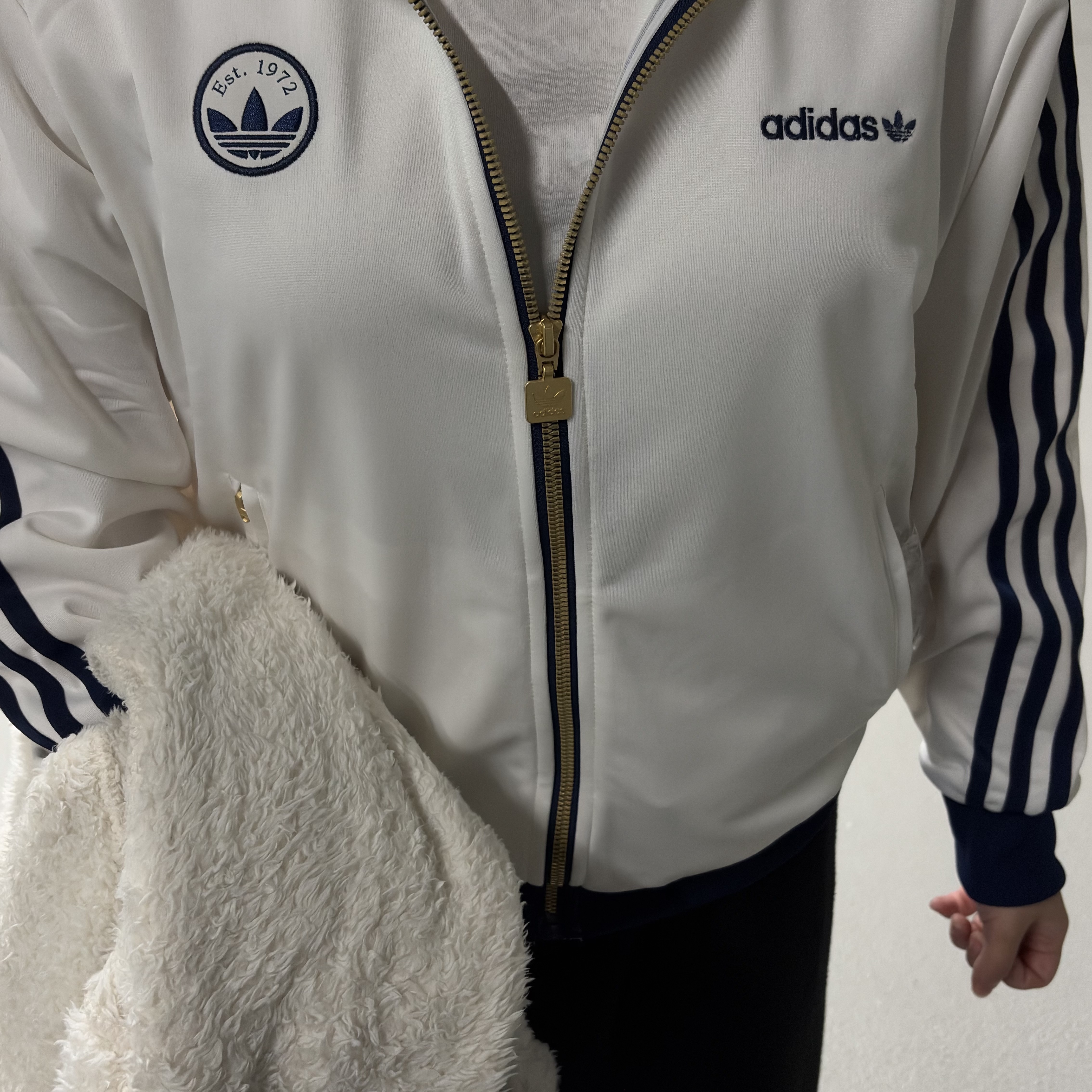 (W) Adidas Firebird Badge Track Top Cloud White - KR Sizing 착용 스타일