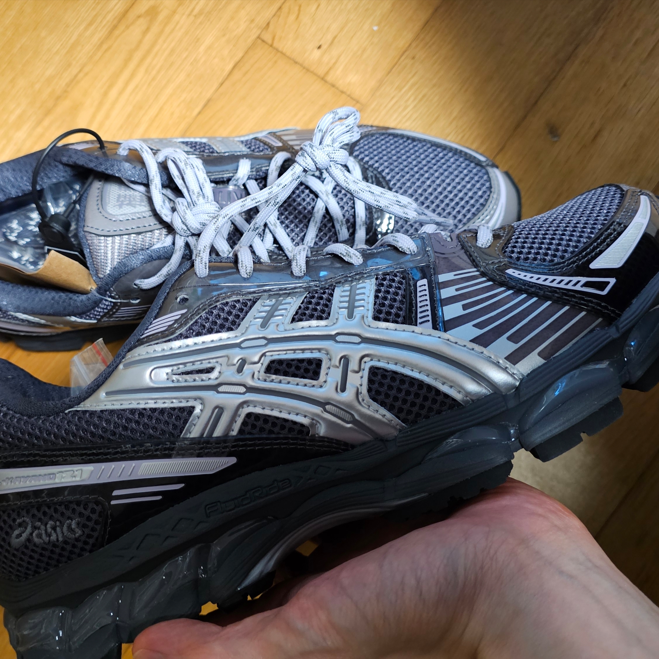 Asics x Kith Gel-Kayano 12.1 Tornado Pure Silver 착용 스타일