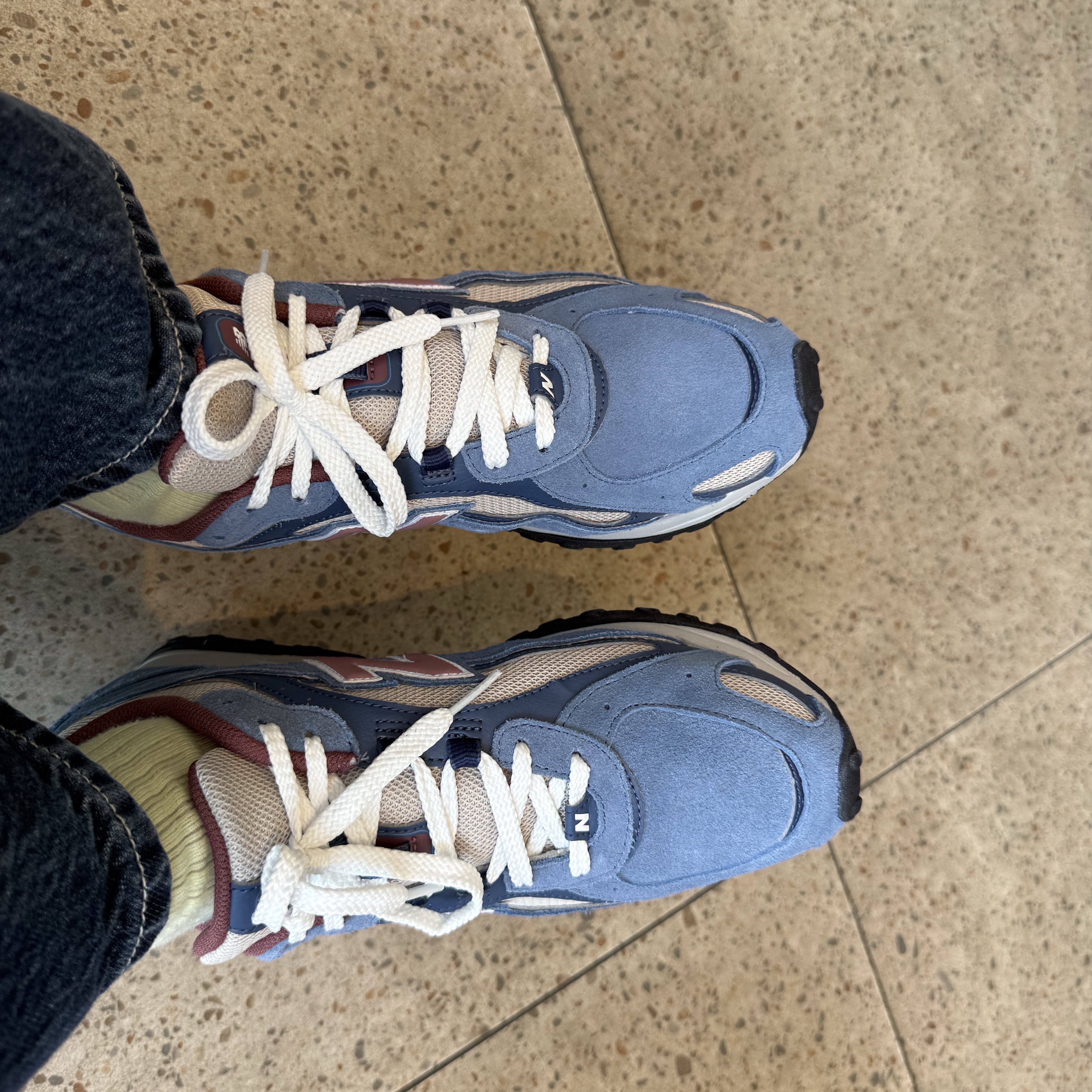 New Balance 204L Shoreline Blue Washed Burgundy 착용 스타일 - 1