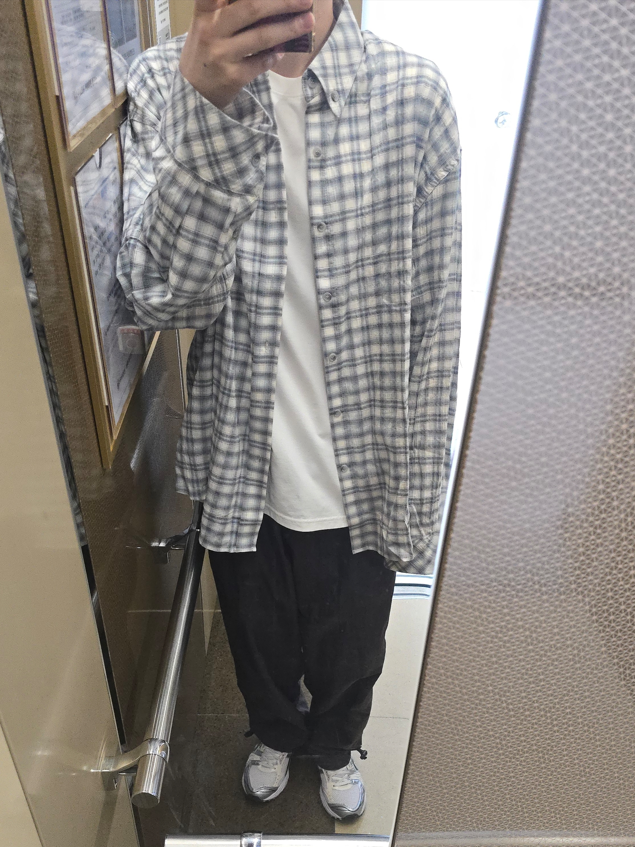 Undermycar Mu.37 Anti Fxxking Logo Play Basic Long Sleeve Check Shirts White Blue 착용 스타일