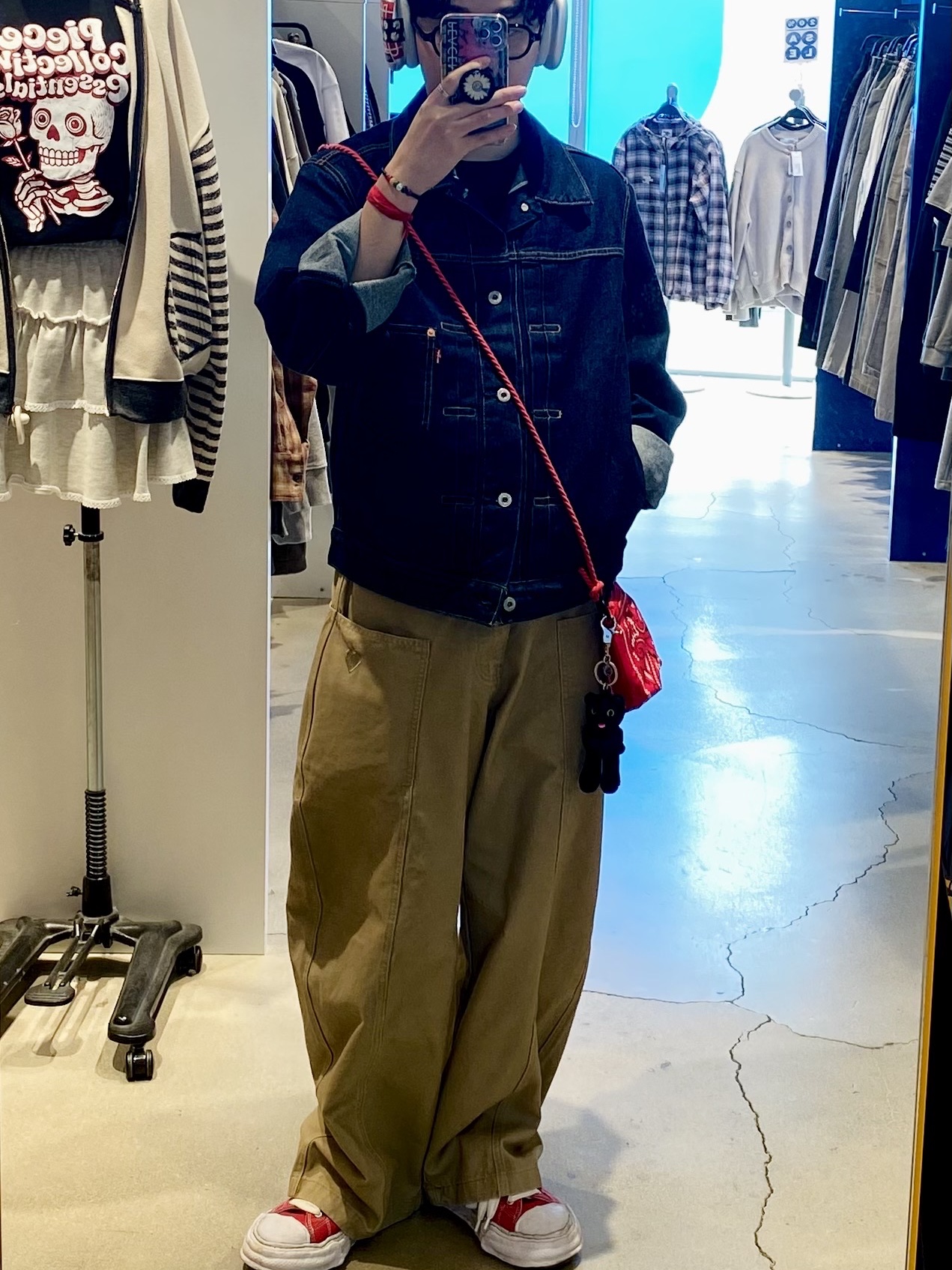 Maison Mihara Yasuhiro Peterson23 OG Sole Canvas Low-top Sneakers Red, Levi's Type I Jacket Dark Wash 착용 스타일