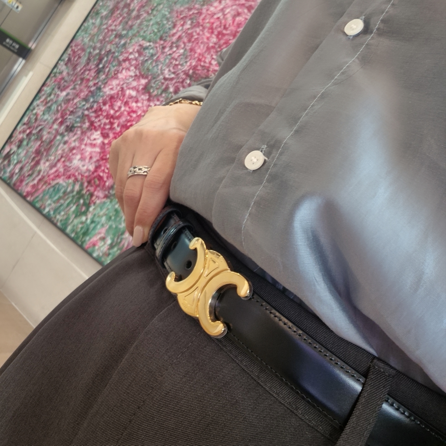 (W) Celine Medium Triomphe Belt in Taurillon Leather Black 착용 스타일