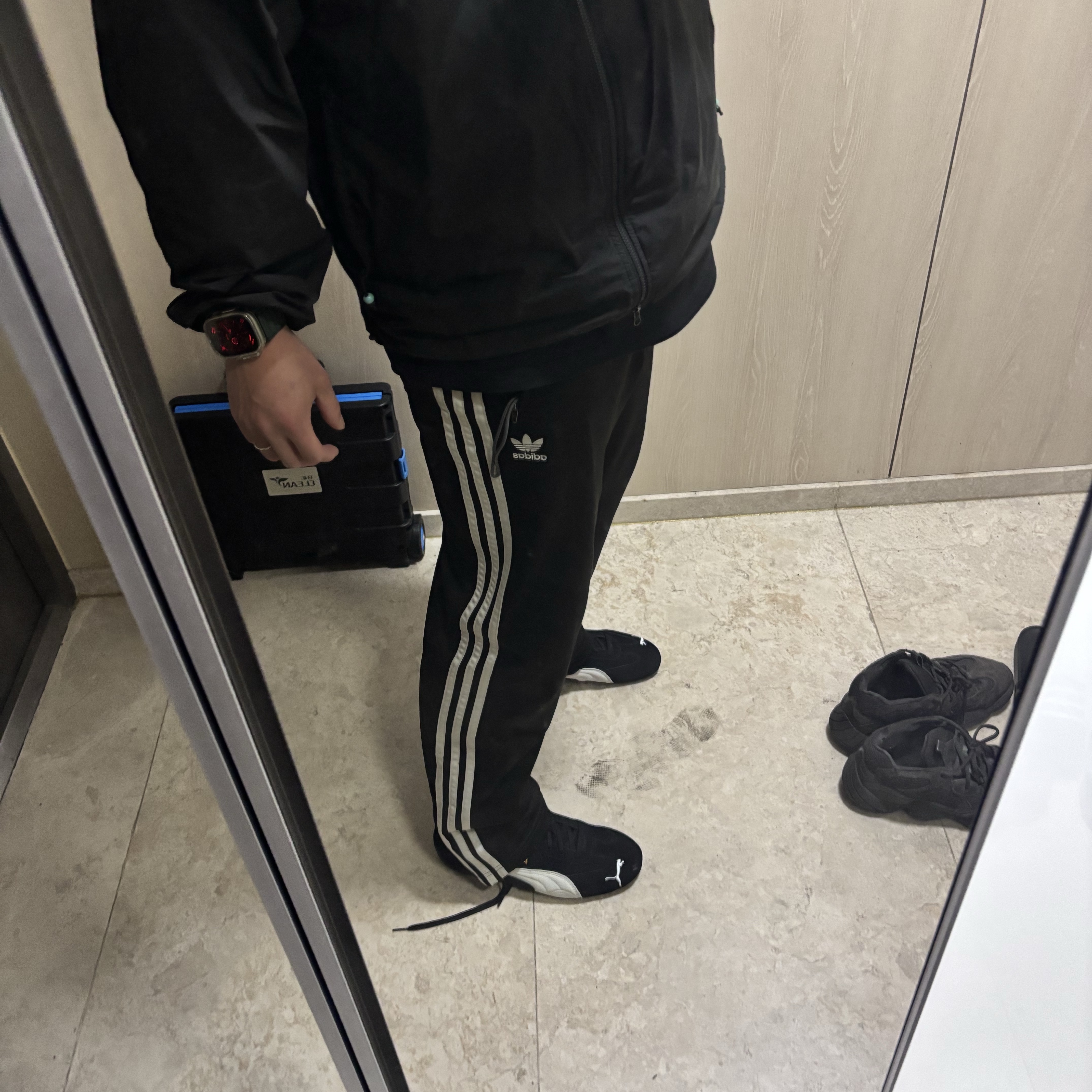 Puma Speedcat OG Black White, Adidas Adicolor Baggy Fit Firebird Track Pants Black - KR Sizing 착용 스타일 - 1