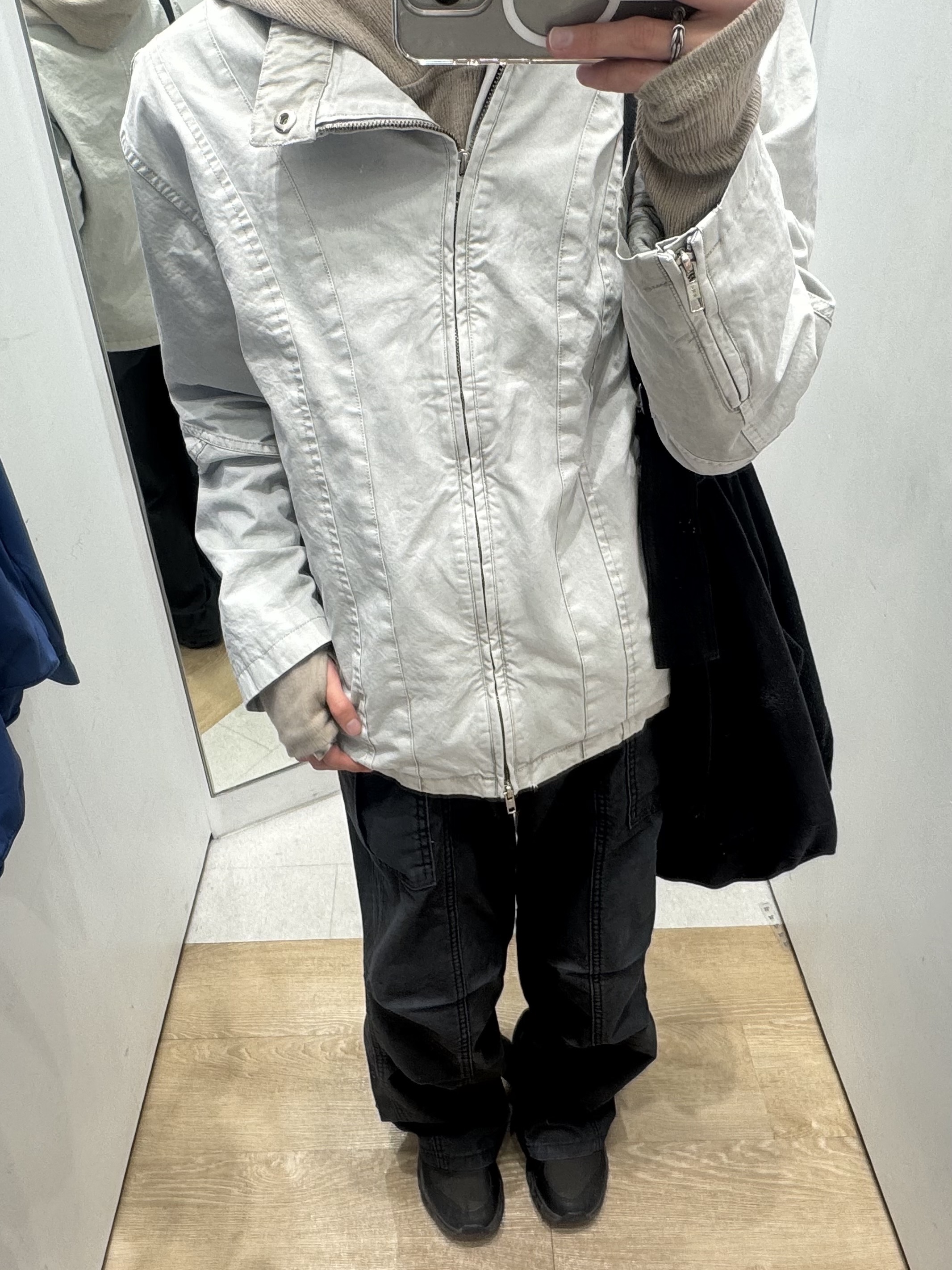 IGNOTA Core:14 Explorer Jacket Stone Grey, On Running x Post Archive Faction (Paf) Cloudmonster 2 Thorn Brown 착용 스타일 - 1
