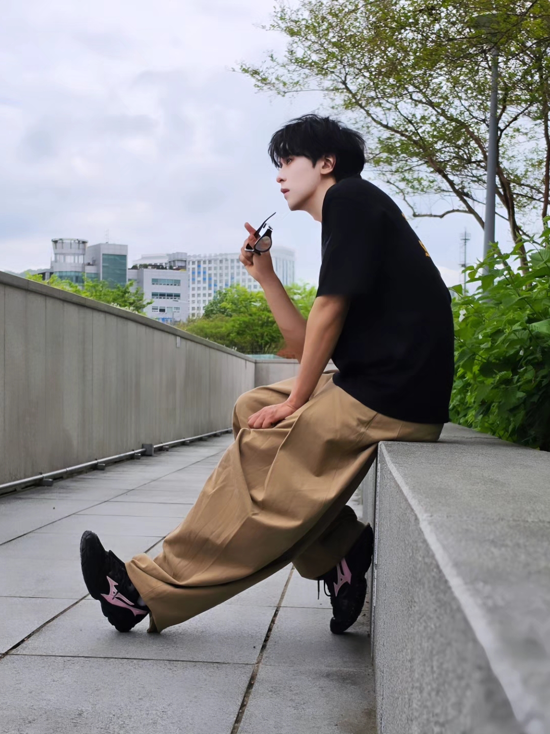 IAB Studio x Stranger Things HFC T-shirt Dice, Mizuno Wave Rider Black Pink - Folder Exclusive 착용 스타일 - 3