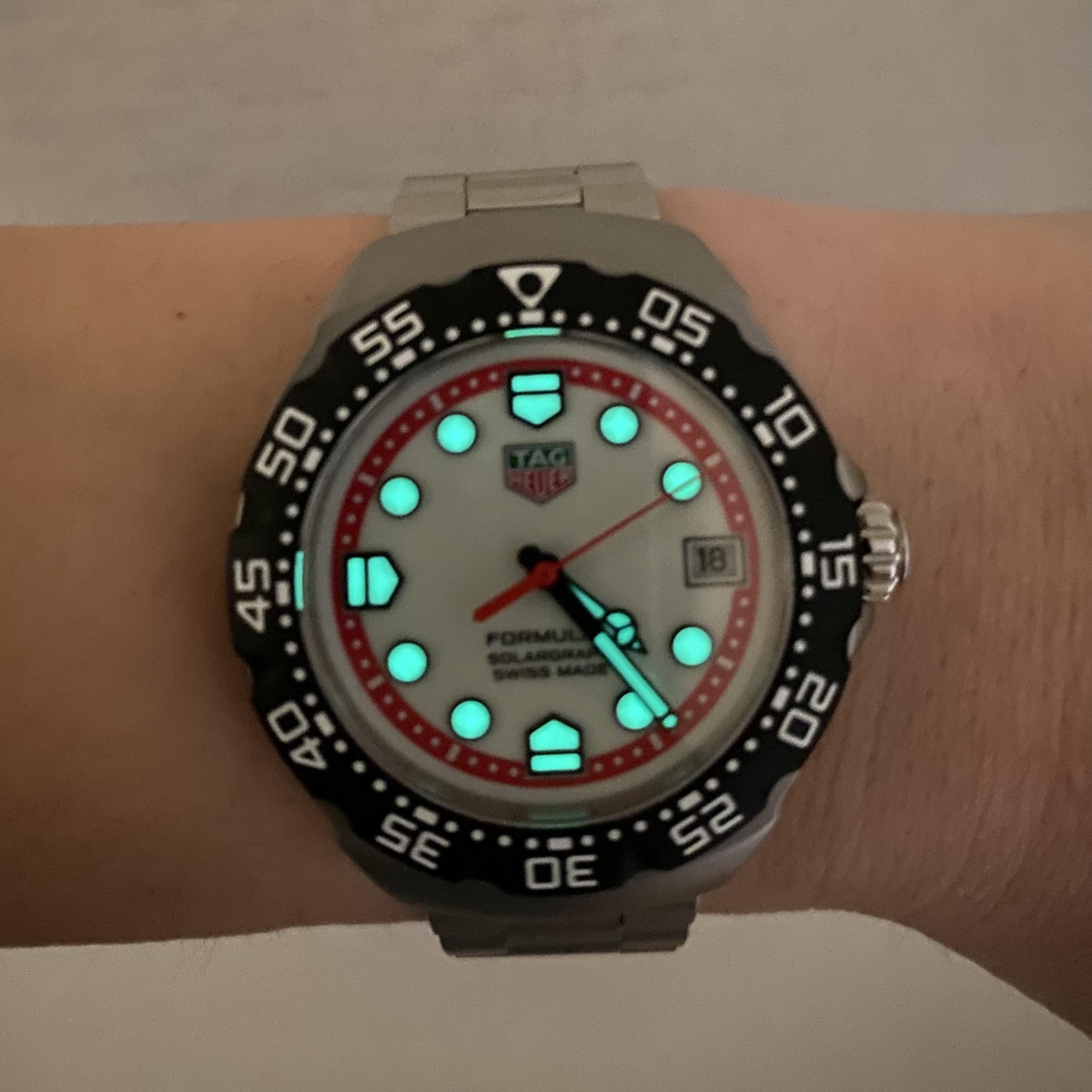 TAG Heuer Formula 1 Solargraph 38mm Steel Black 착용 스타일