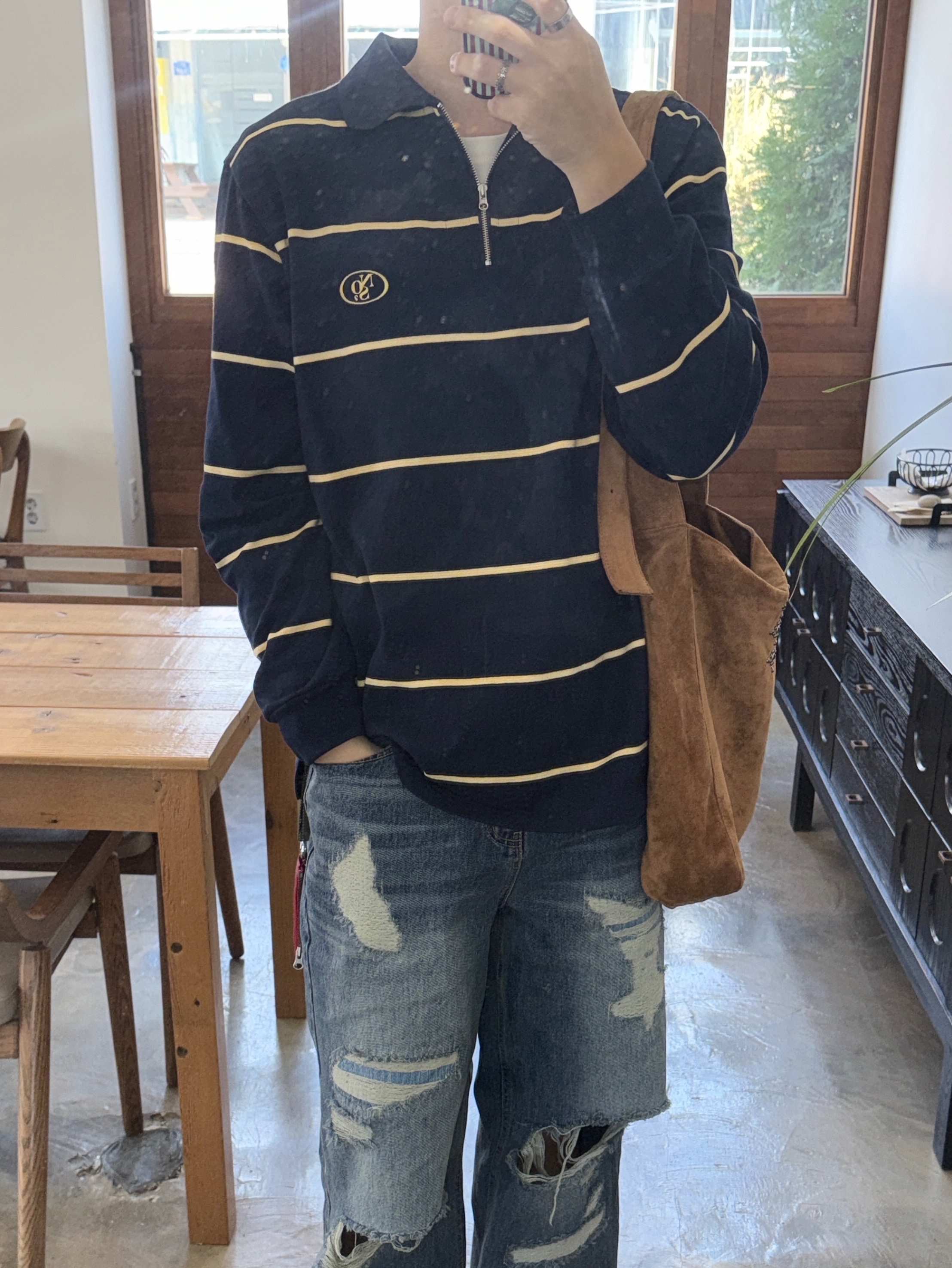 Adidas Jeans Cloud White Collegiate Navy Gum, Kookeesee Suede Stud Shoulder Bag Camel 착용 스타일 - 2