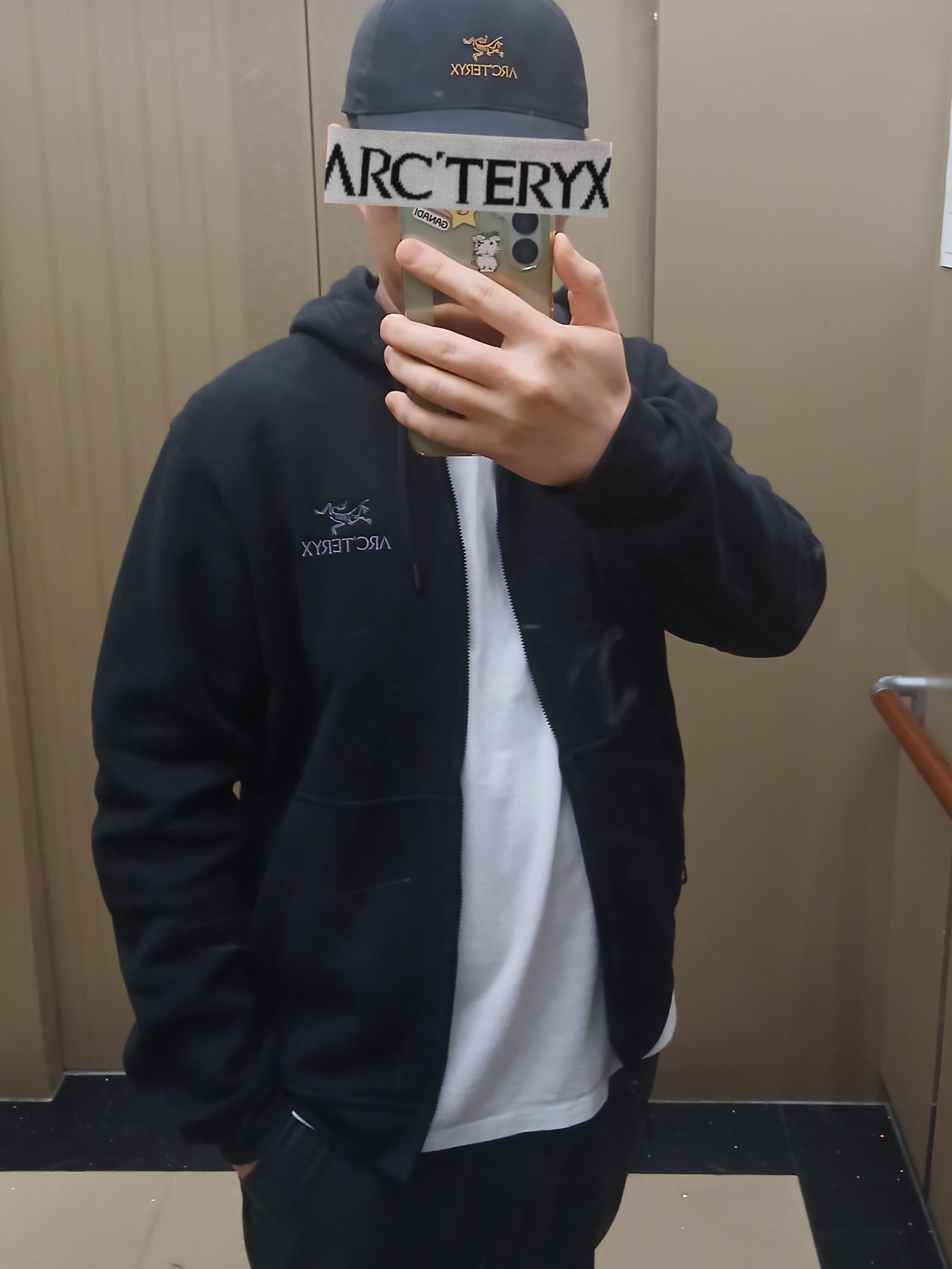 Patagonia Daily Pocket Short Sleeve T-Shirt Birch White, Patagonia Terrebonne Joggers Black 착용 스타일 - 8