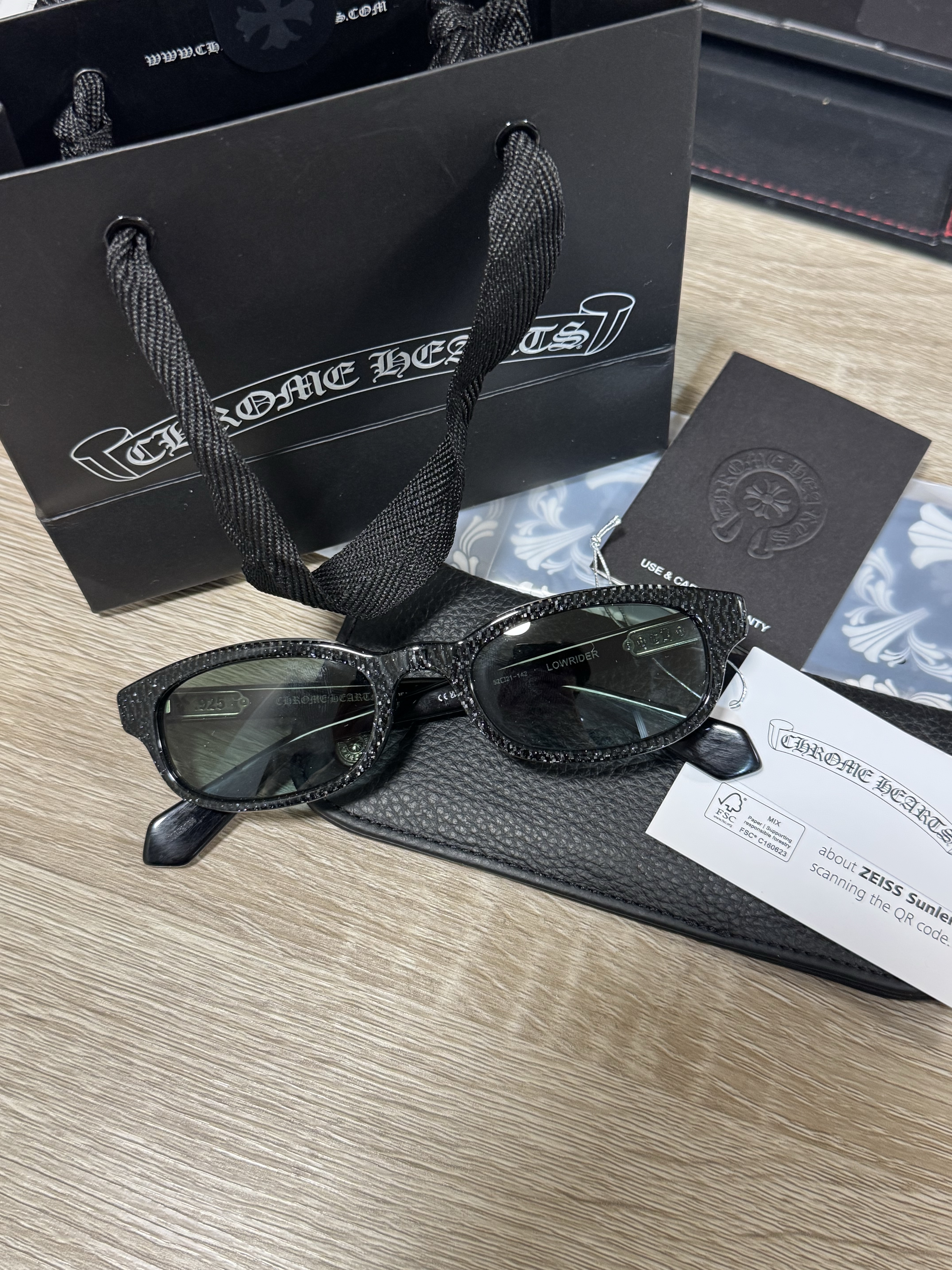 Chrome Hearts Lowrider Starlight, Chrome Hearts Silichrome CH Cross Pendant Black Glitter 2025 착용 스타일 - 3