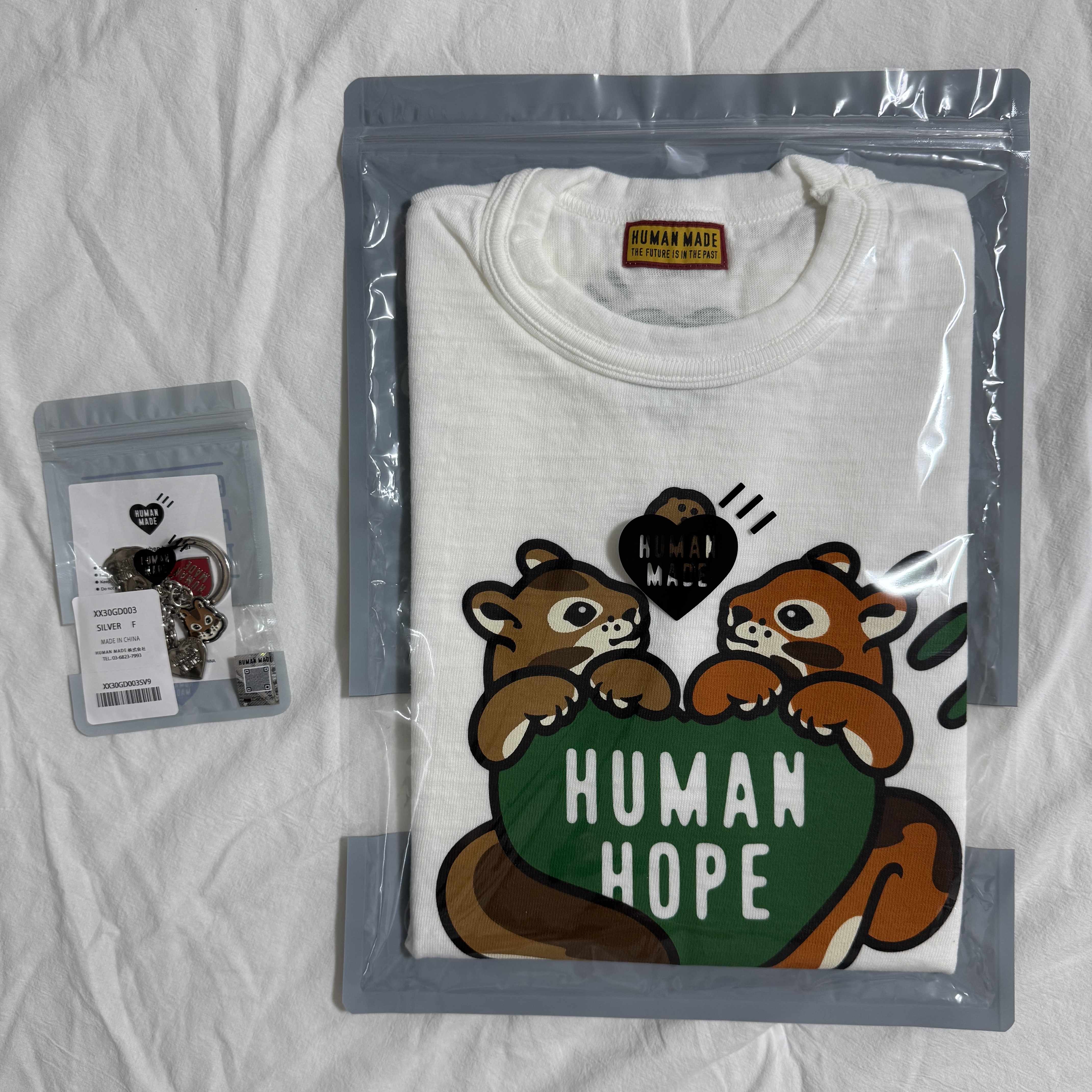 Human Made Human Hope Key Charm Silver, Human Made Human Hope Graphic T-Shirt White 착용 스타일 - 3