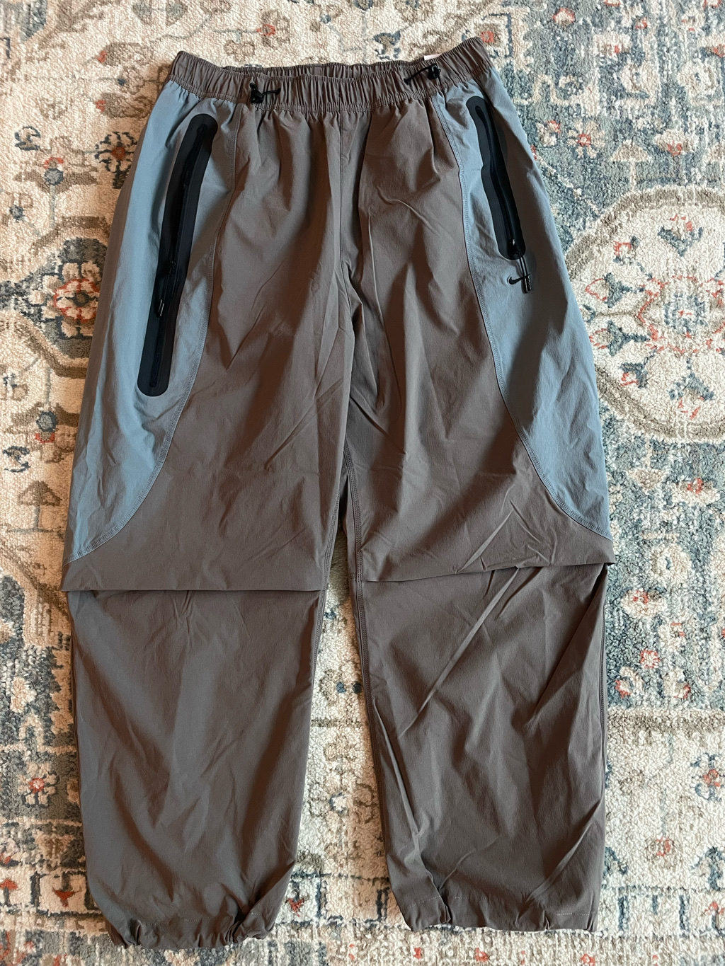 Nike Tech Dri-Fit Woven Colour Block Oversized Trousers Cave Stone Cool Grey - Asia 착용 스타일 - 1