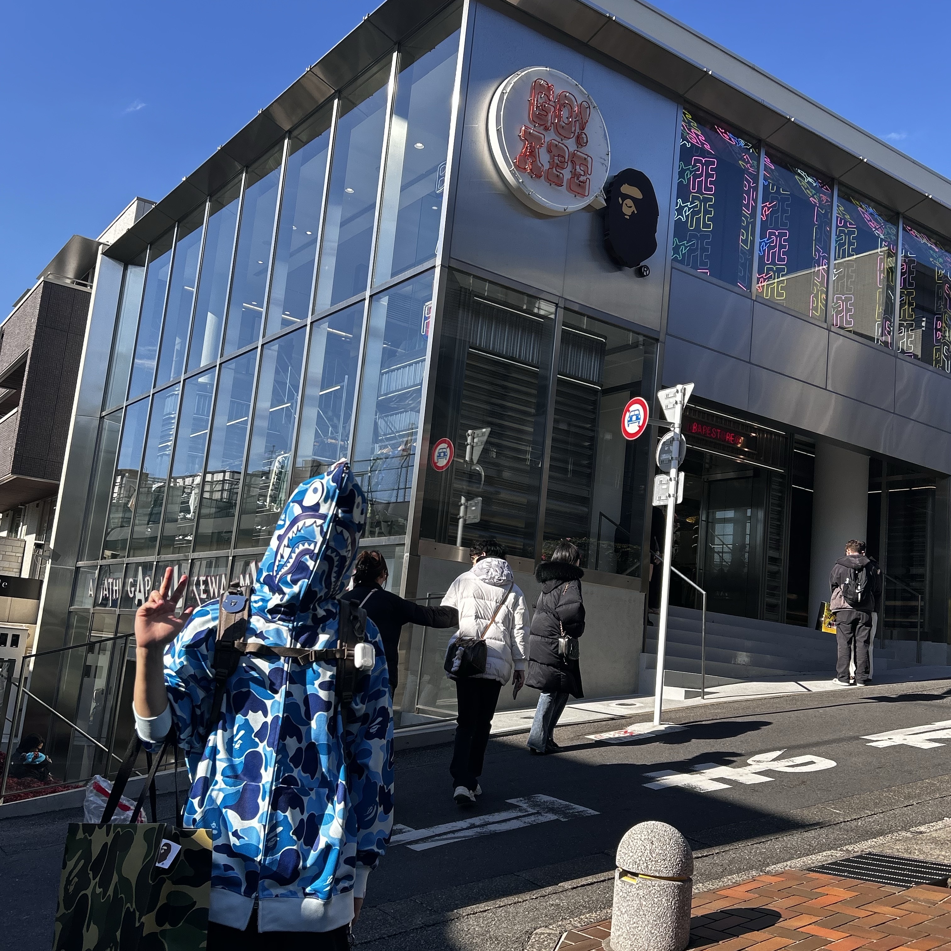 BAPE ABC Camo Rayon Relaxed Fit Shark Full Zip Hoodie Blue, Supreme Backpack Woodland Camo - 24SS 착용 스타일