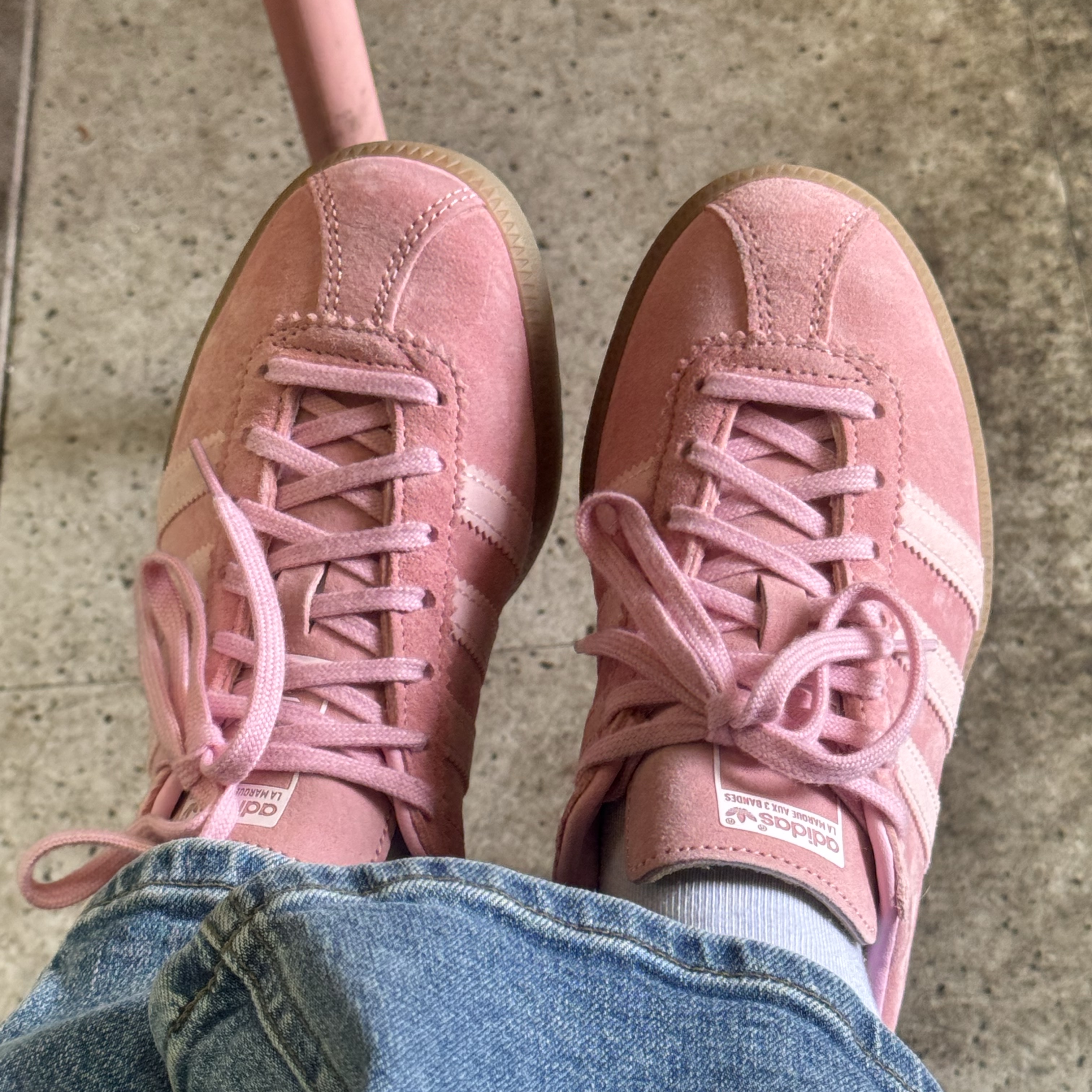Adidas Bermuda Glow Pink 착용 스타일