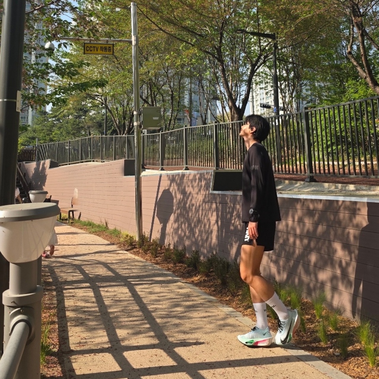 UVU L/S Running Top Black, UVU Split Shorts Black 착용 스타일