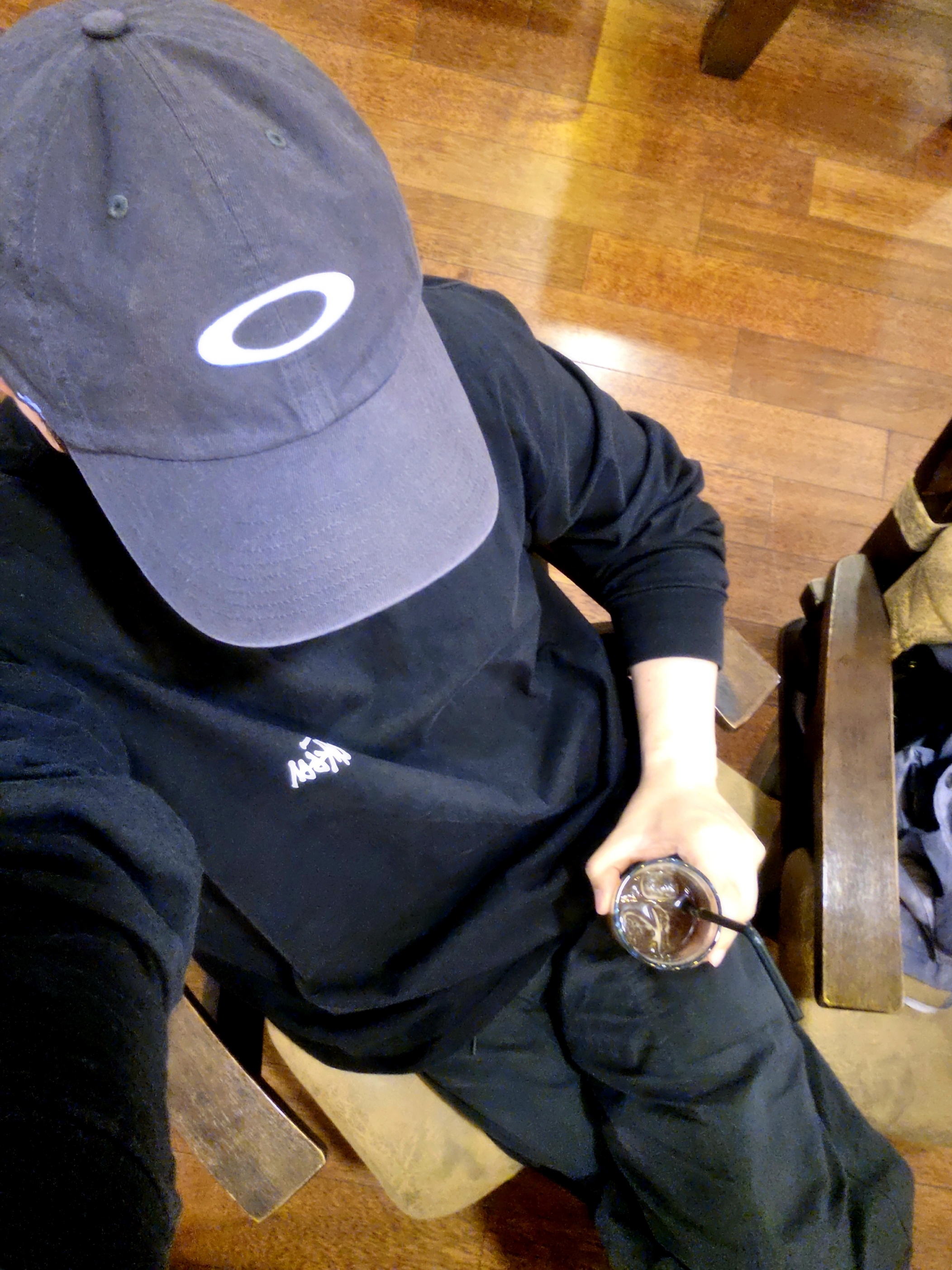 Oakley Remix Dad Hat Blackout, Stussy Basic Stussy LS T-Shirt Black 착용 스타일 - 1