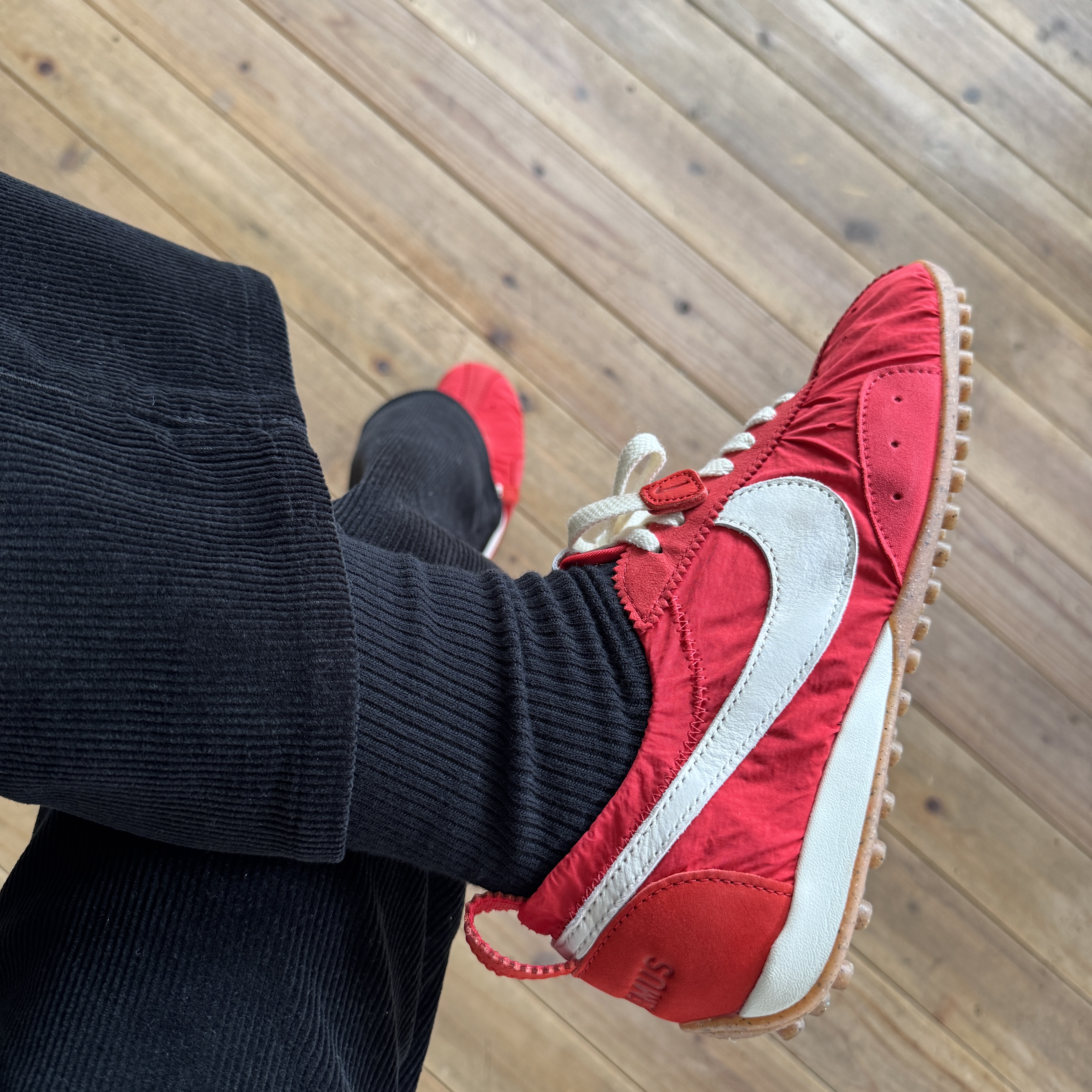 Nike x Jacquemus Moon Shoe SP University Red and Bicycle Yellow 착용 스타일 - 3