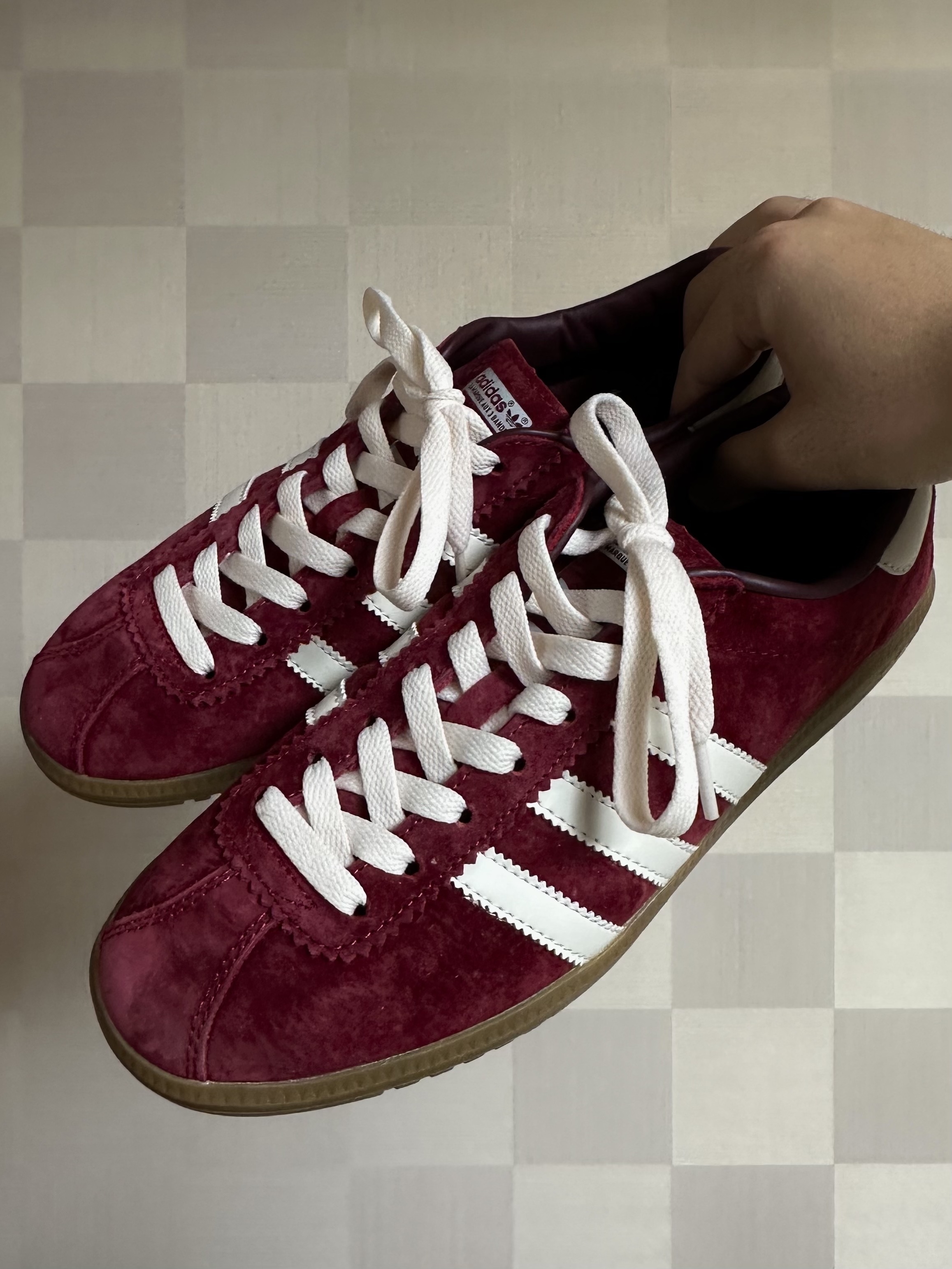 Adidas Bermuda College Burgundy 착용 스타일