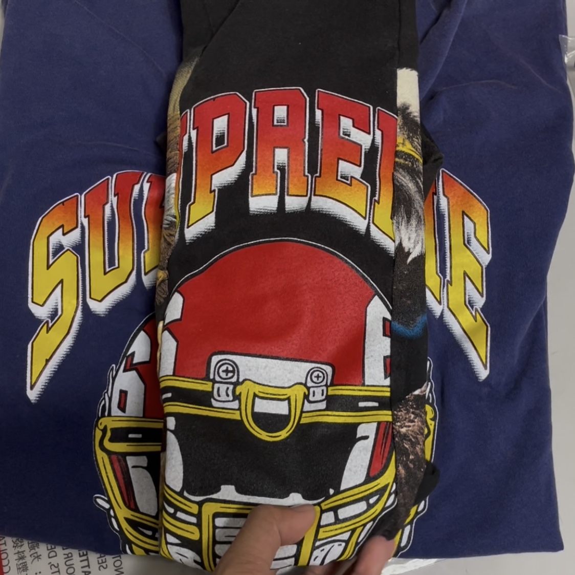 Supreme x MM6 Maison Margiela Split S/S Top Black - 26SS, Supreme x MM6 Maison Margiela Split S/S Top Navy - 26SS 착용 스타일