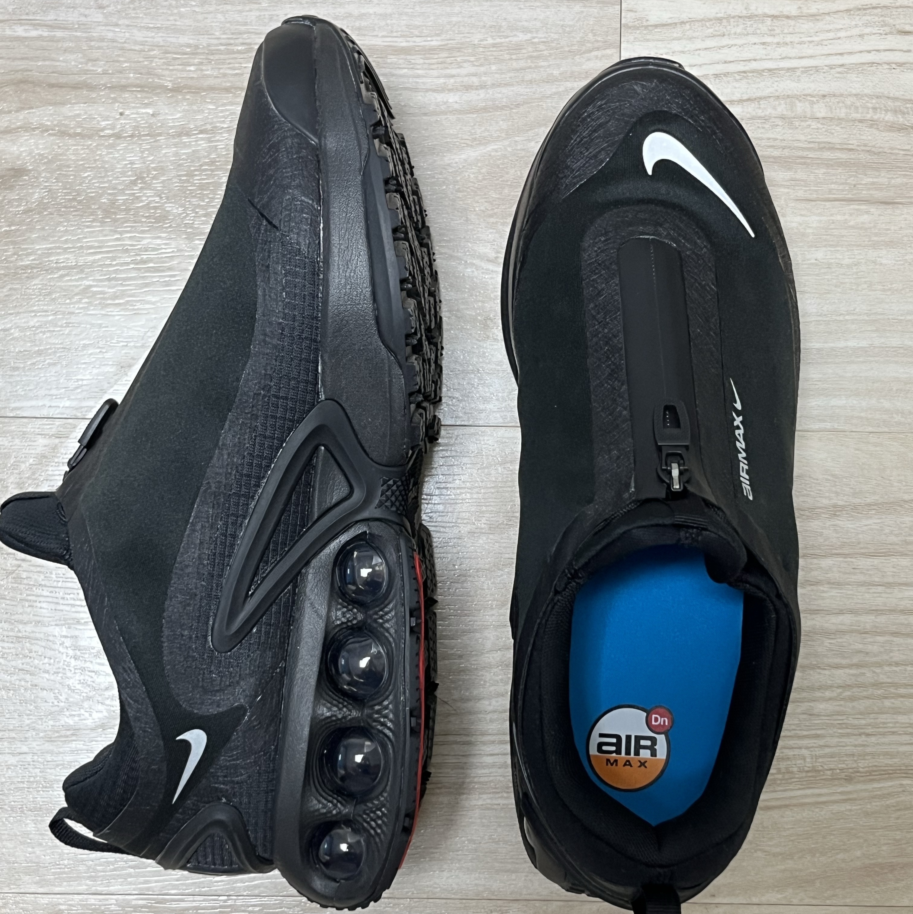 Nike Air Max Dn Roam Black Metallic Silver 착용 스타일 - 3