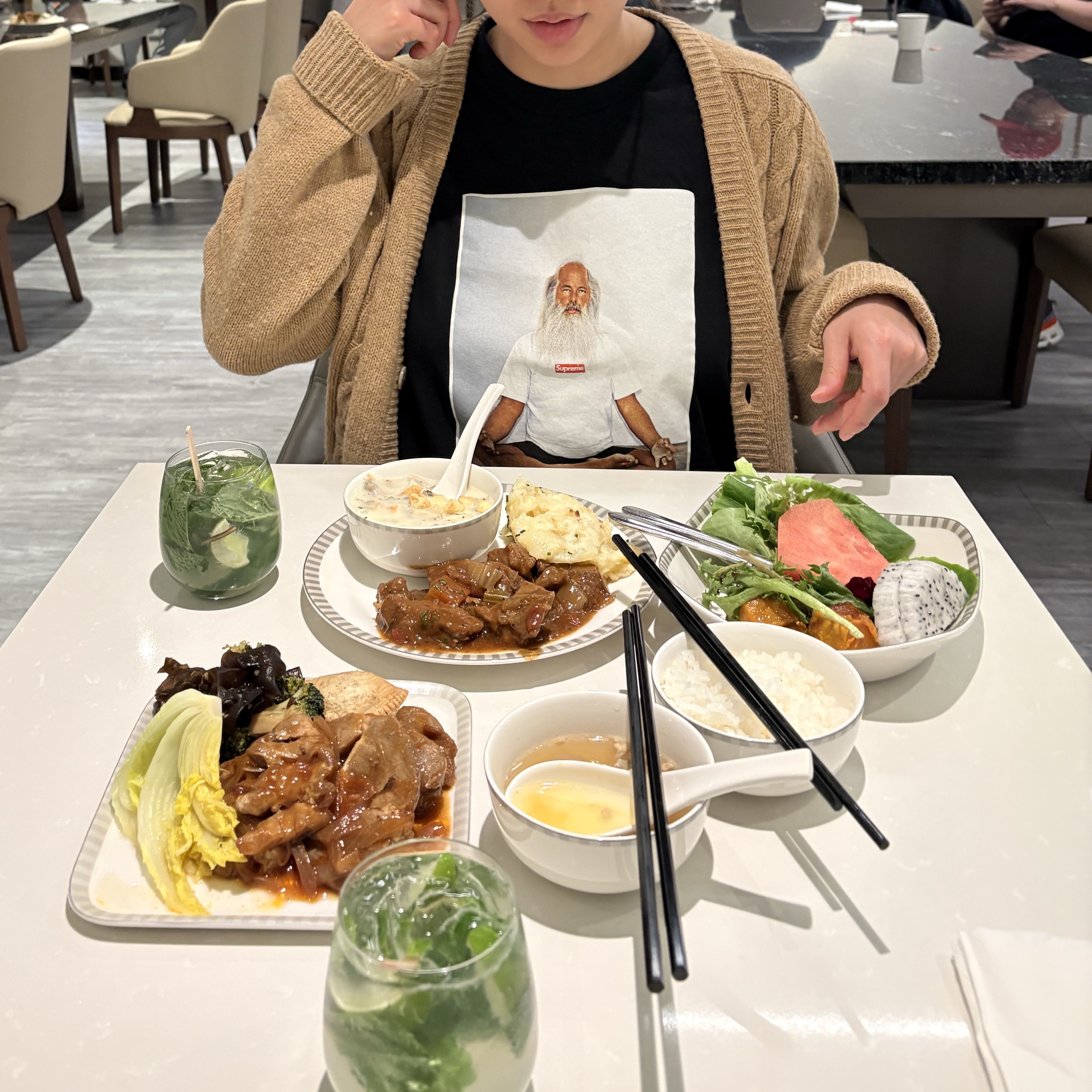 Supreme Rick Rubin T-Shirt Black - 21FW, Gucci Knit Cashmere Cardigan Camel 착용 스타일