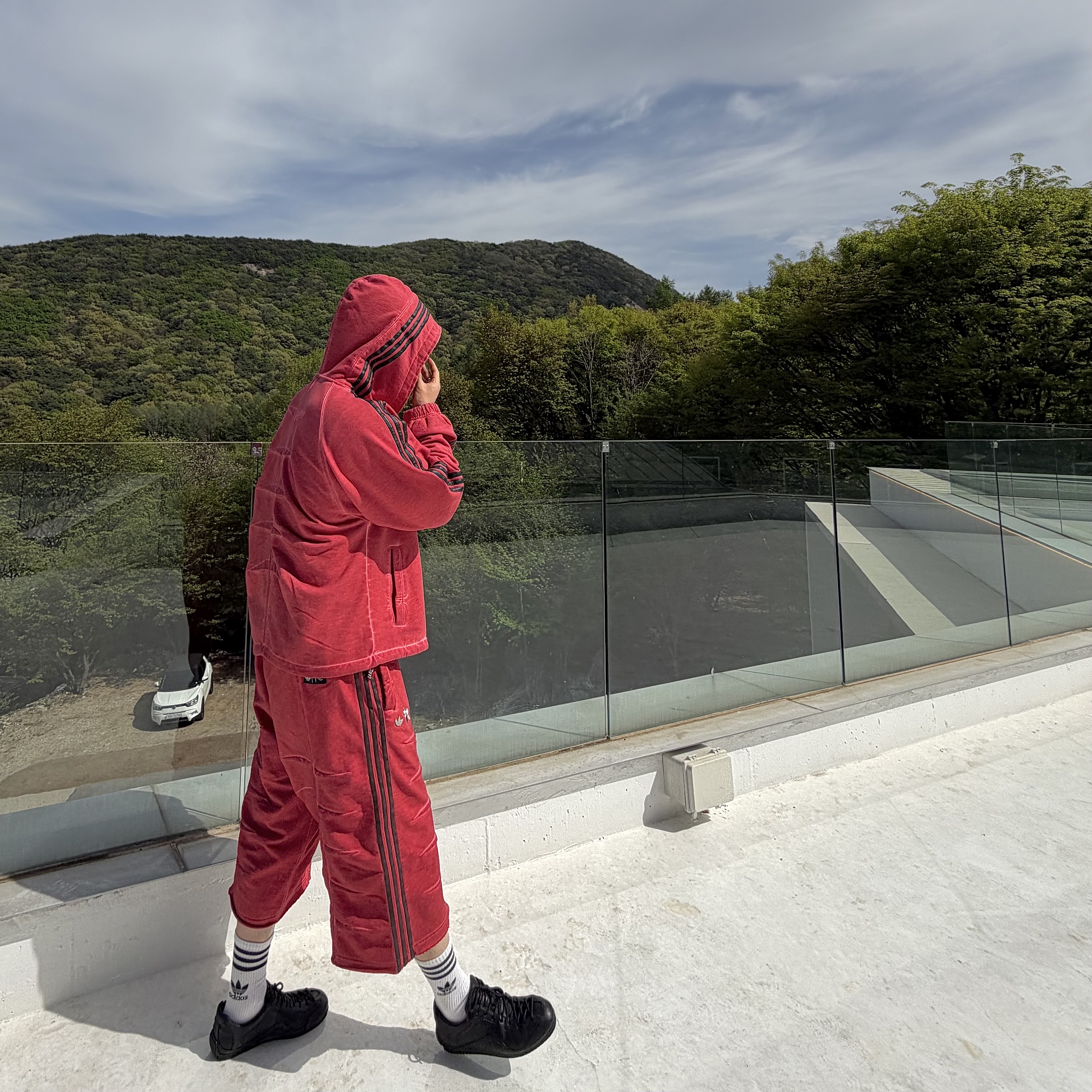 Adidas x Thug Club Sweat Hoodie Power Red - KR Sizing, Adidas x Thug Club Bermuda Shorts Power Red - KR Sizing 착용 스타일 - 2