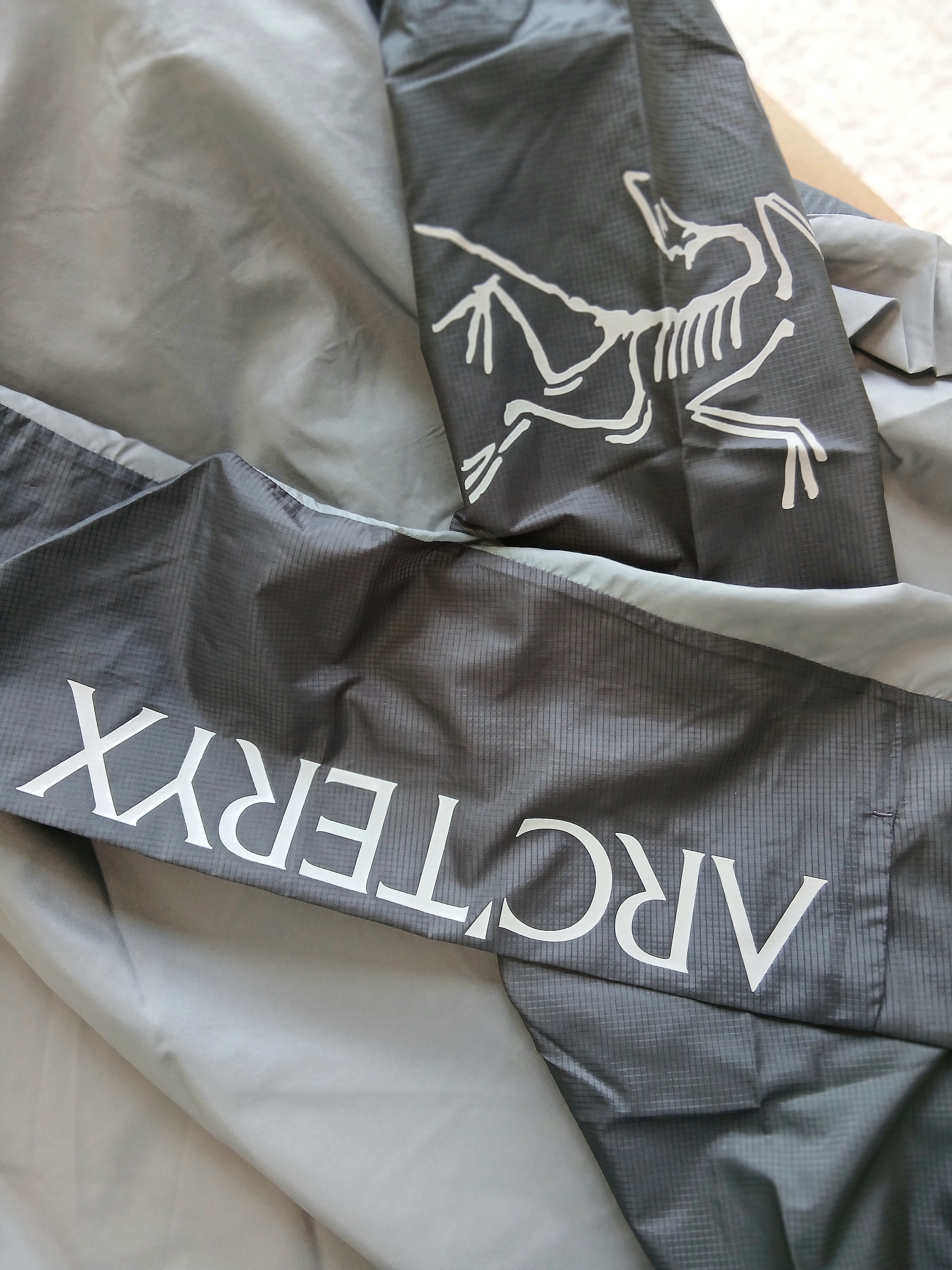 Arc'teryx Norvan Windshell Hoody Cloud Void 착용 스타일 - 6