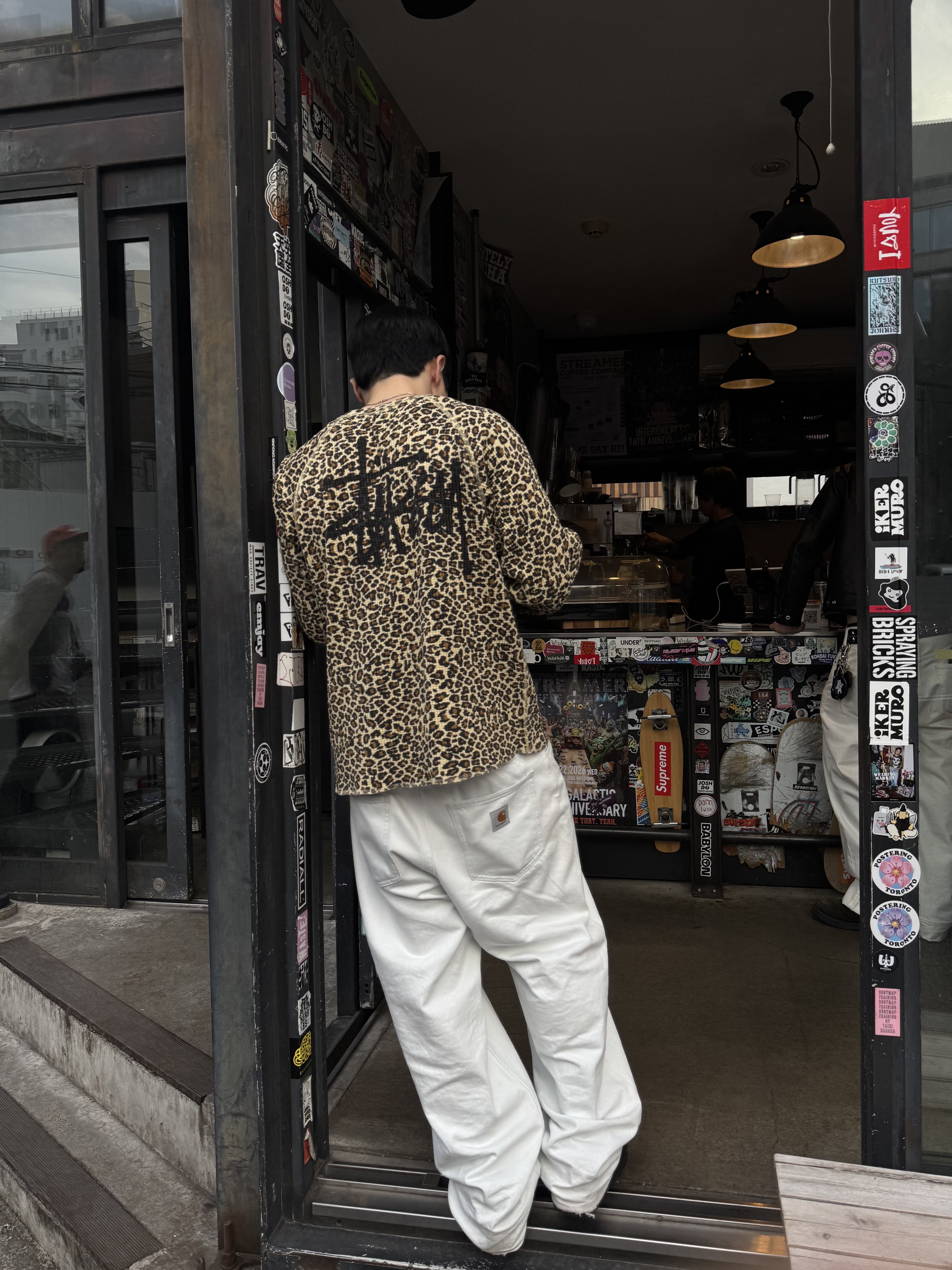 Stussy Basic Thermal Leopard 착용 스타일