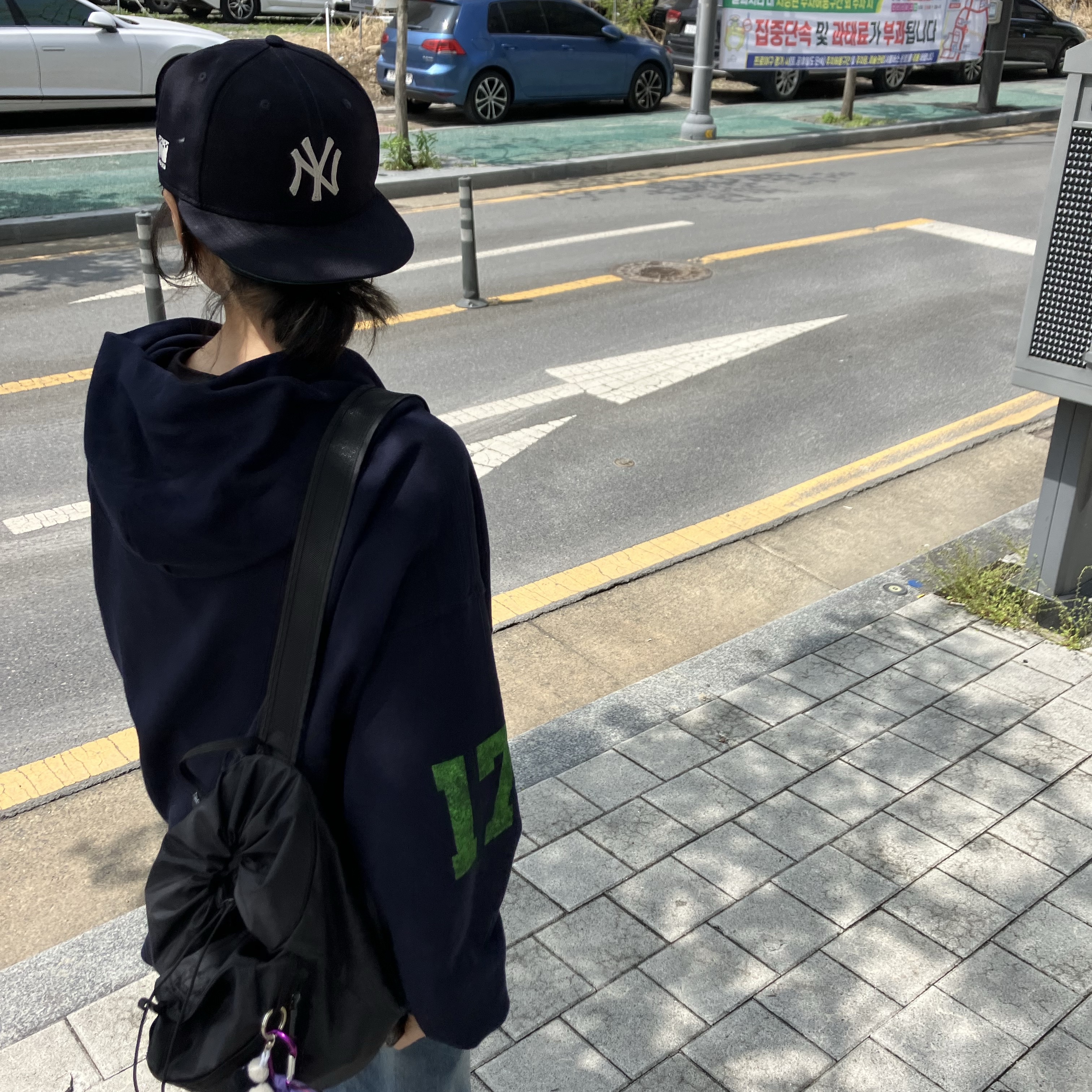 Arc'teryx Heliad 10 Backpack Black, Thisisneverthat x New Era x MLB New York Yankees 59Fifty Classic Navy 착용 스타일 - 3